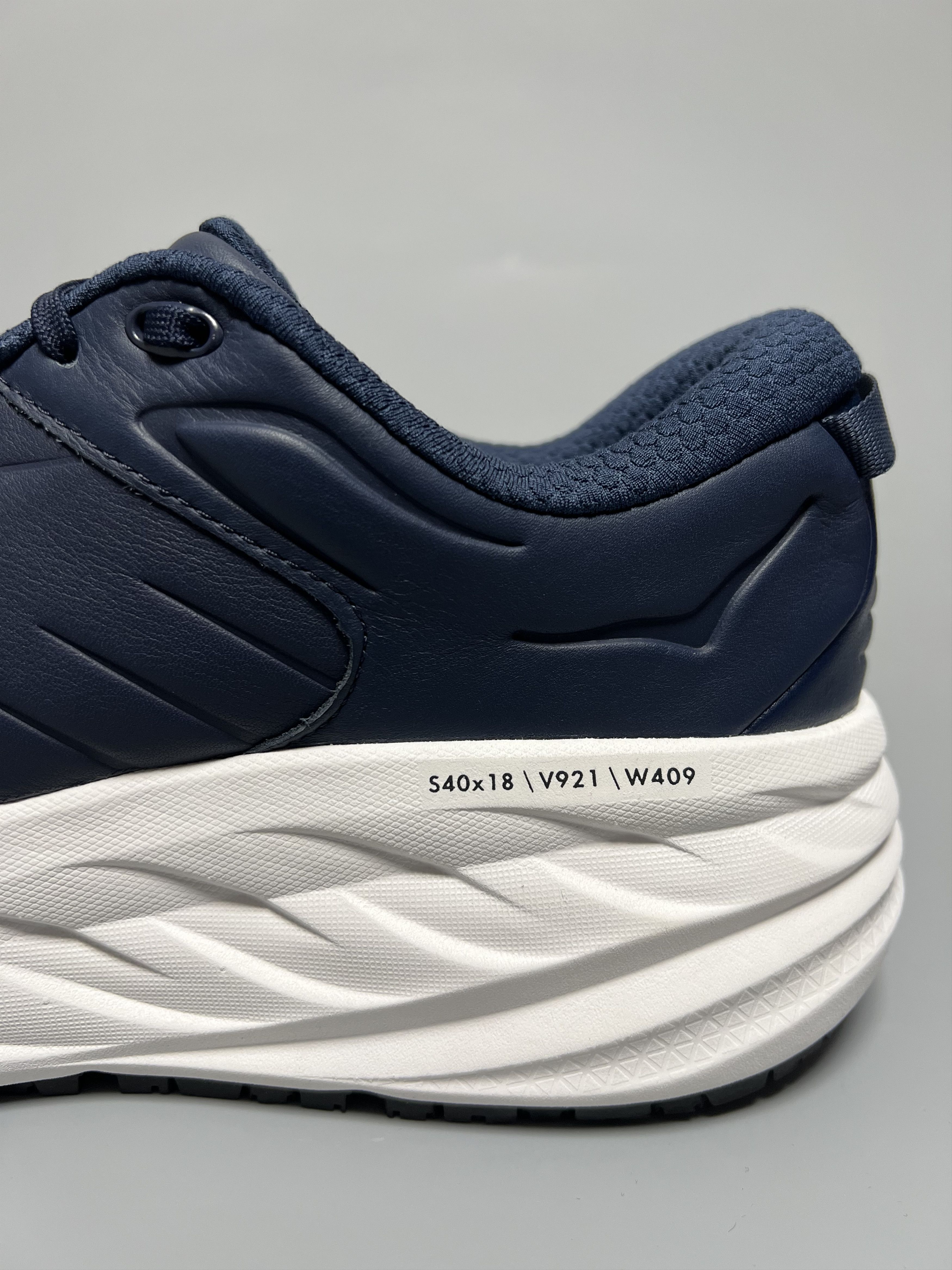 Hoka 11.5 EE Hoka One One Bondi SR Wide Running Shoes Walking Size US 11.5 / EU 44-45 - 11 Thumbnail
