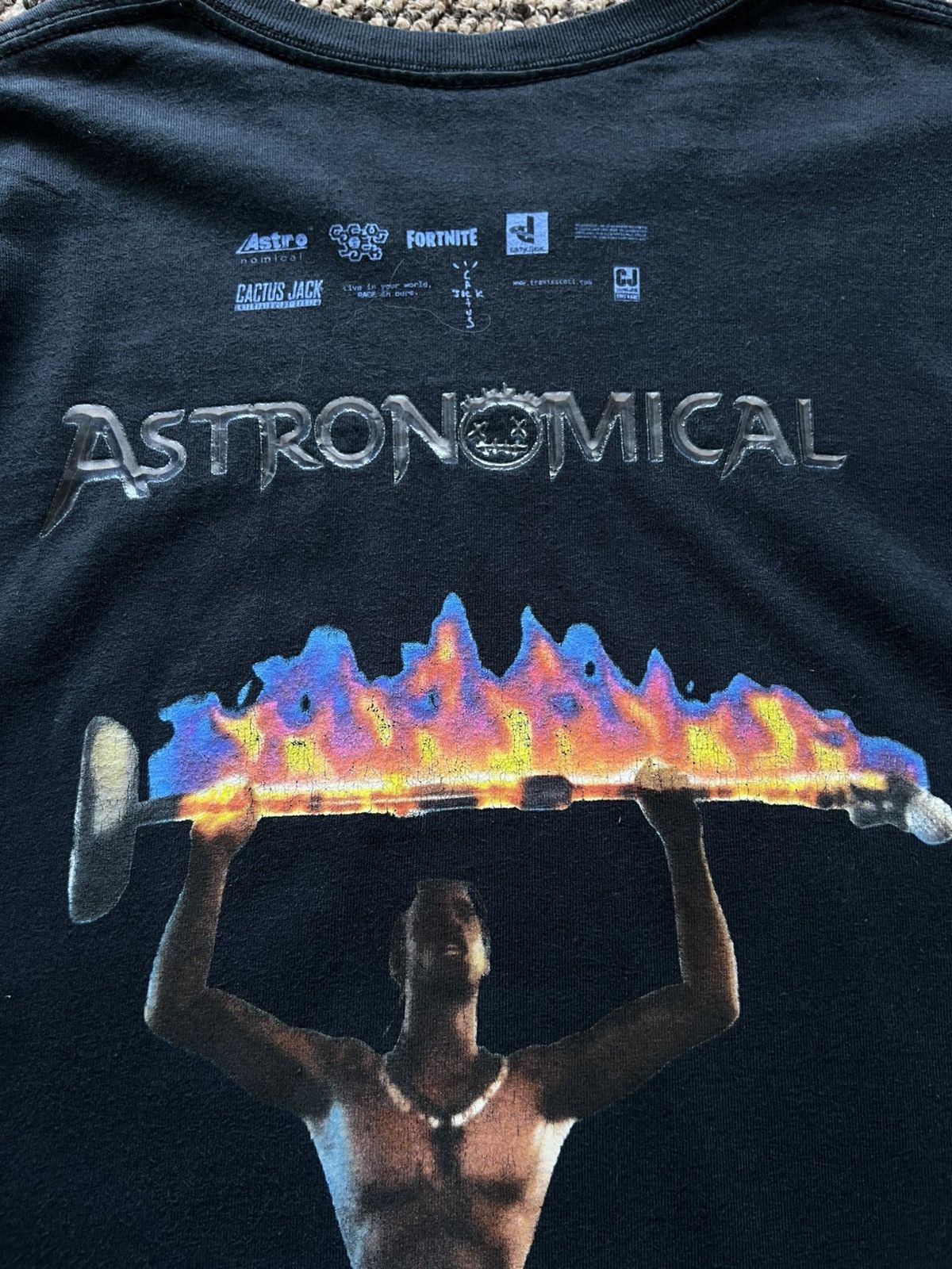 Travis Scott Travis Scott Astroworld T-Shirt Rare Big Logo L Size US L / EU 52-54 / 3 - 13 Thumbnail