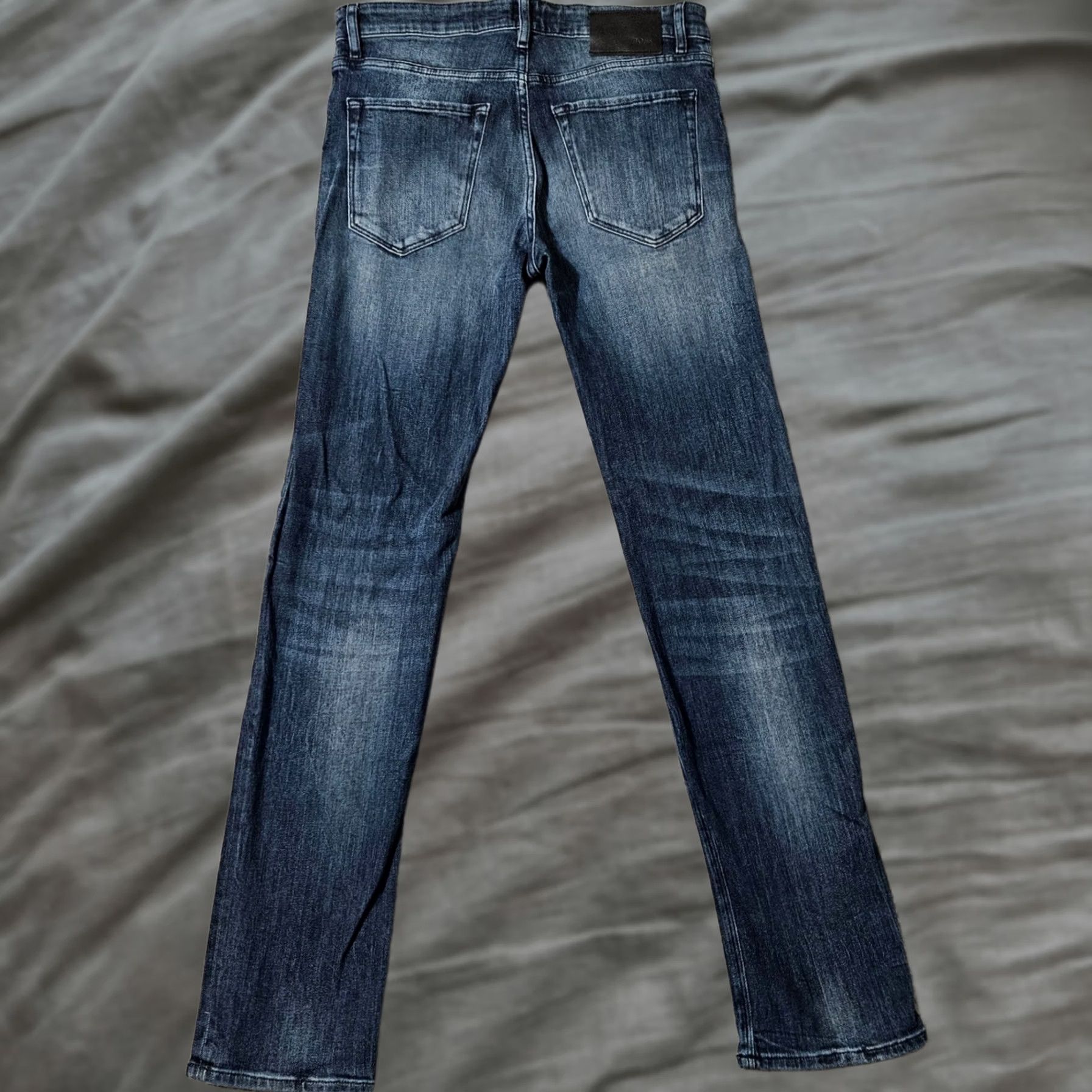 Hugo Boss Hugo Boss Mens Blue Jeans 30 x 32 Slim Tapered Medium Wash Stretch Maine Size US 30 / EU 46 - 1 Thumbnail