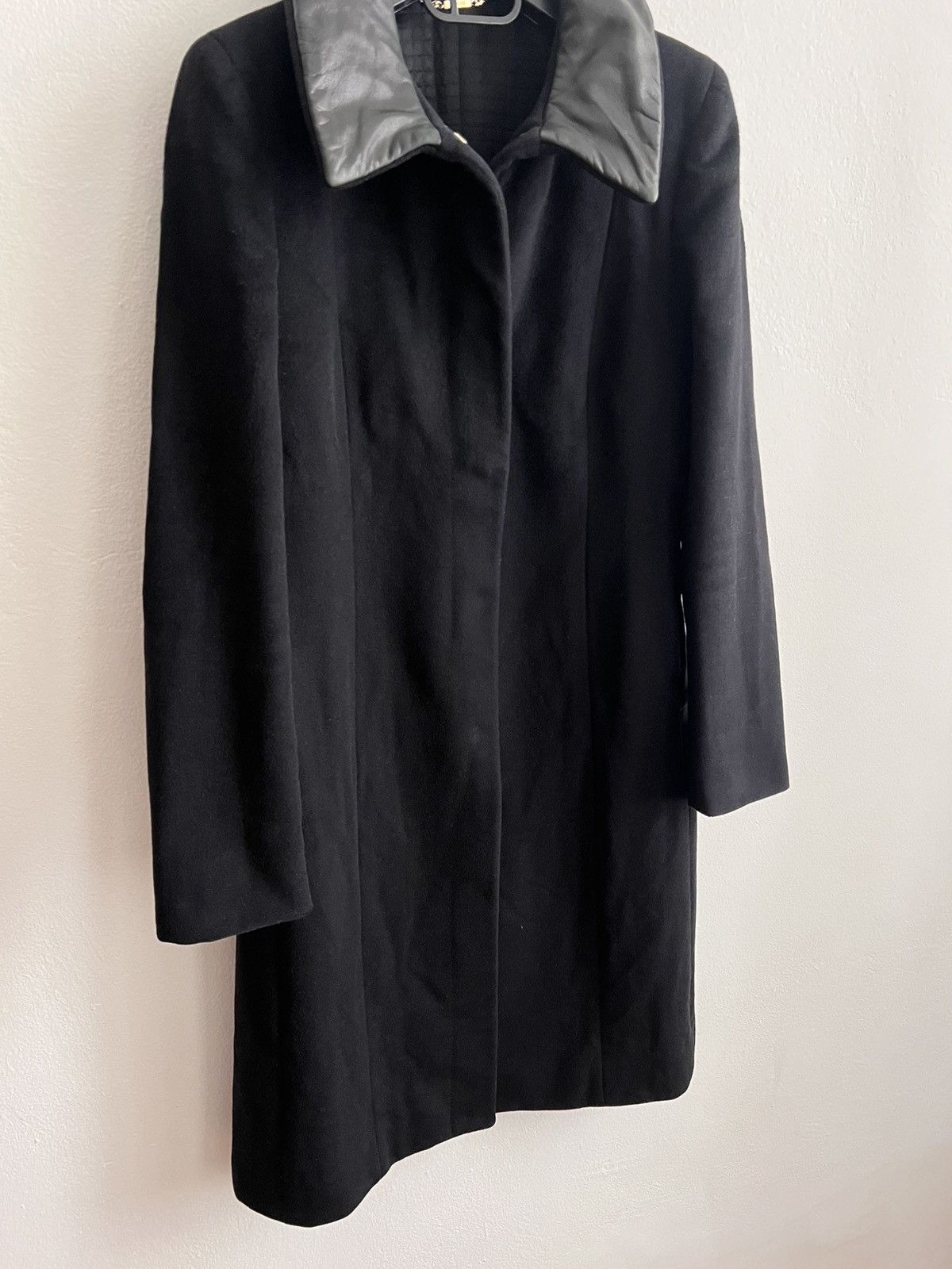 Gucci 1995 Gucci by Tom Ford classic coat with leather collar Size M / US 6-8 / IT 42-44 - 2 Thumbnail