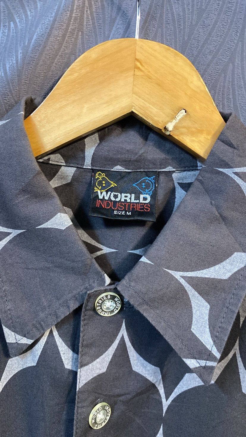 World Industries WORLD INDUSTRIES AOP BUTTON UP Size US M / EU 48-50 / 2 - 6 Thumbnail