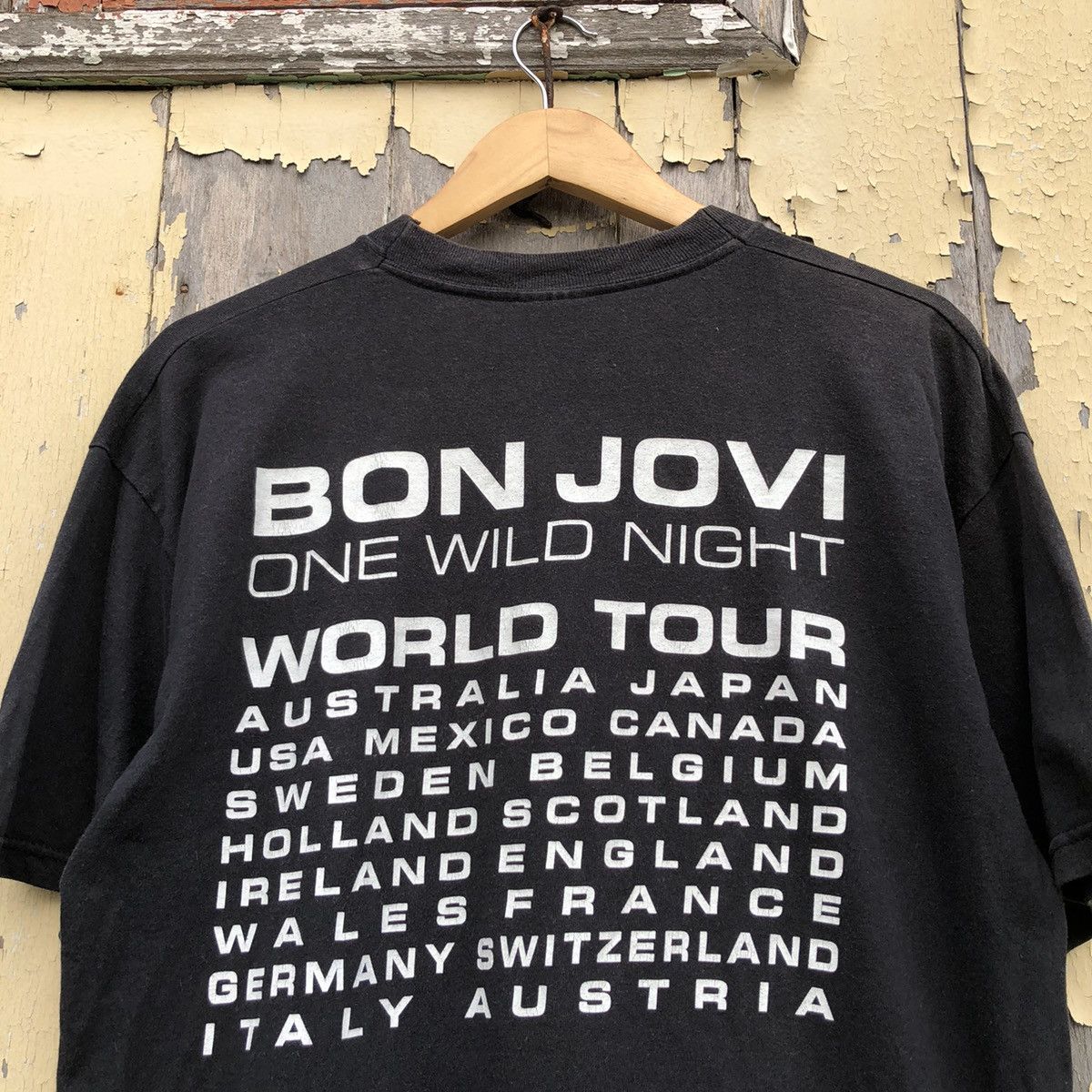 Band Tees Vintage Bon Jovi One Wild Night Tour Tshirt Size US L / EU 52-54 / 3 - 9 Thumbnail
