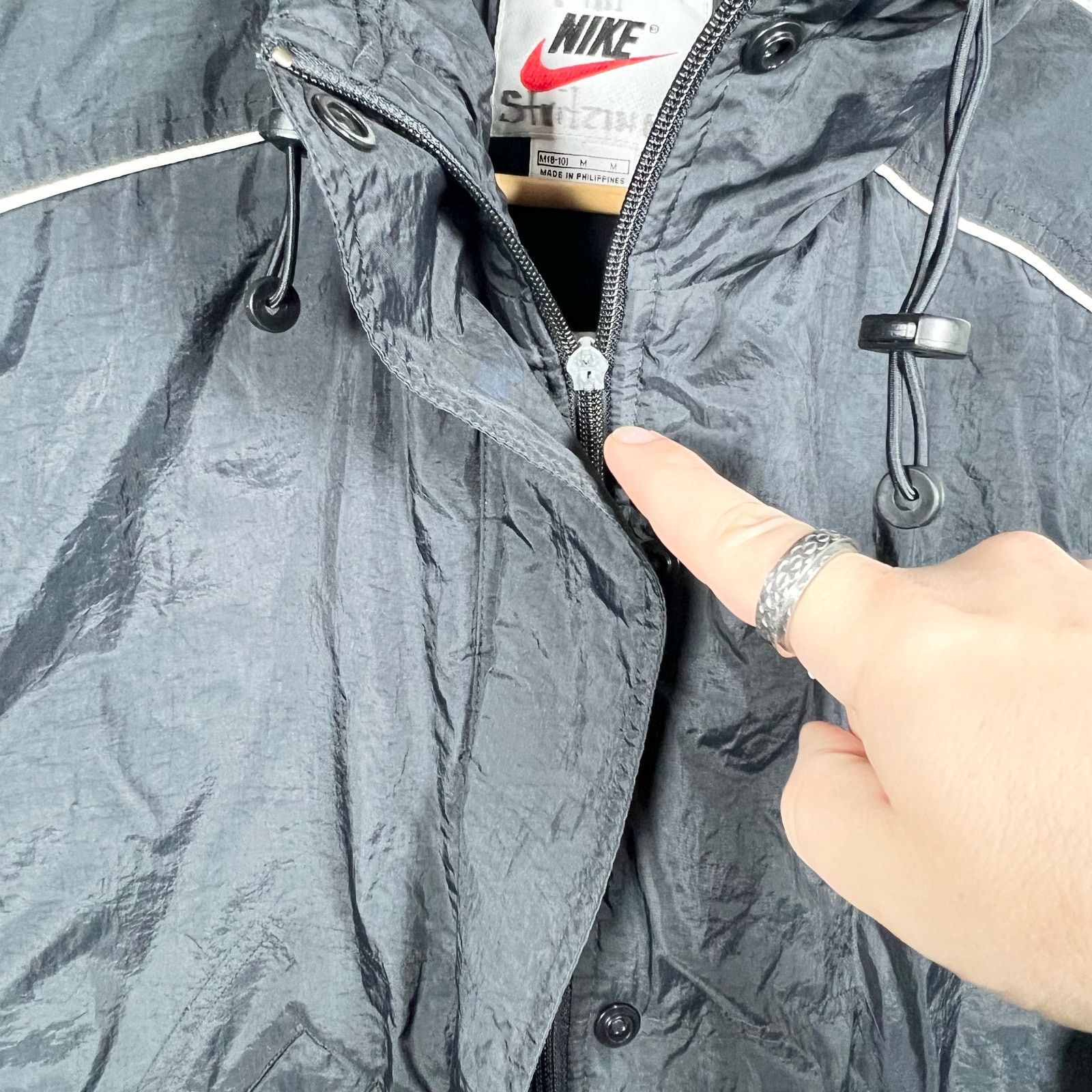 Nike Vintage Nike White Tag Black Swoosh Jacket Medium 22x28 Size US M / EU 48-50 / 2 - 5 Thumbnail