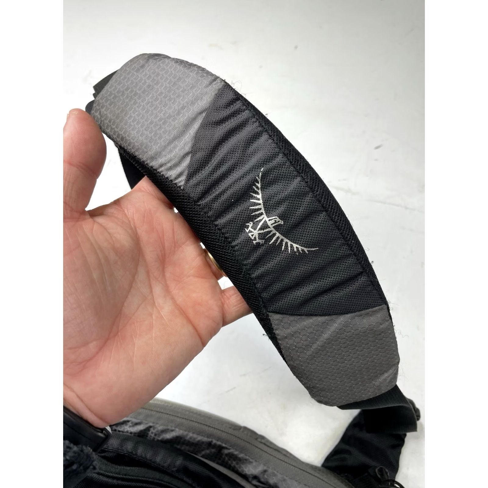 Osprey Osprey Ozone Courier Black Messenger Bag 20L 15" Laptop Shoulder Bag Mens Nylon Crossbody Adjustable Strap 15 in Width Black Spanos Size ONE SIZE - 5 Thumbnail