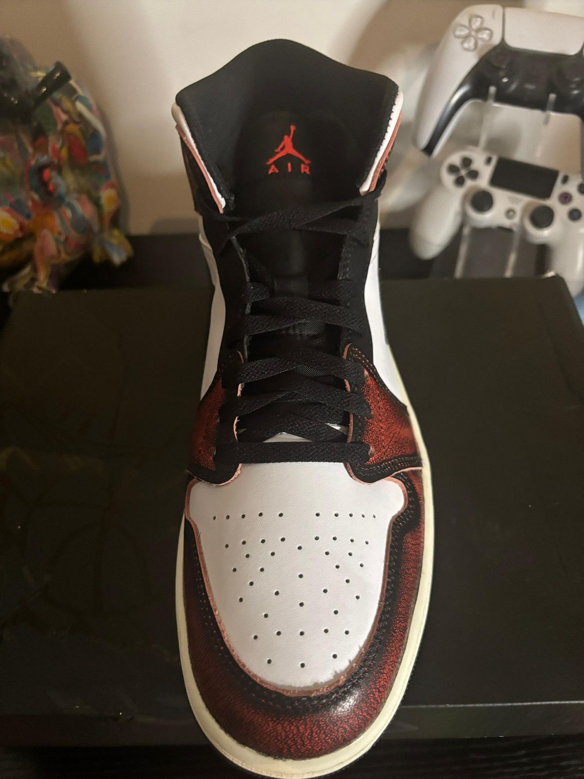 Jordan Brand Air Jordan 1 Mid SE 'Wear-Away' Size US 11 / EU 44 - 10 Thumbnail
