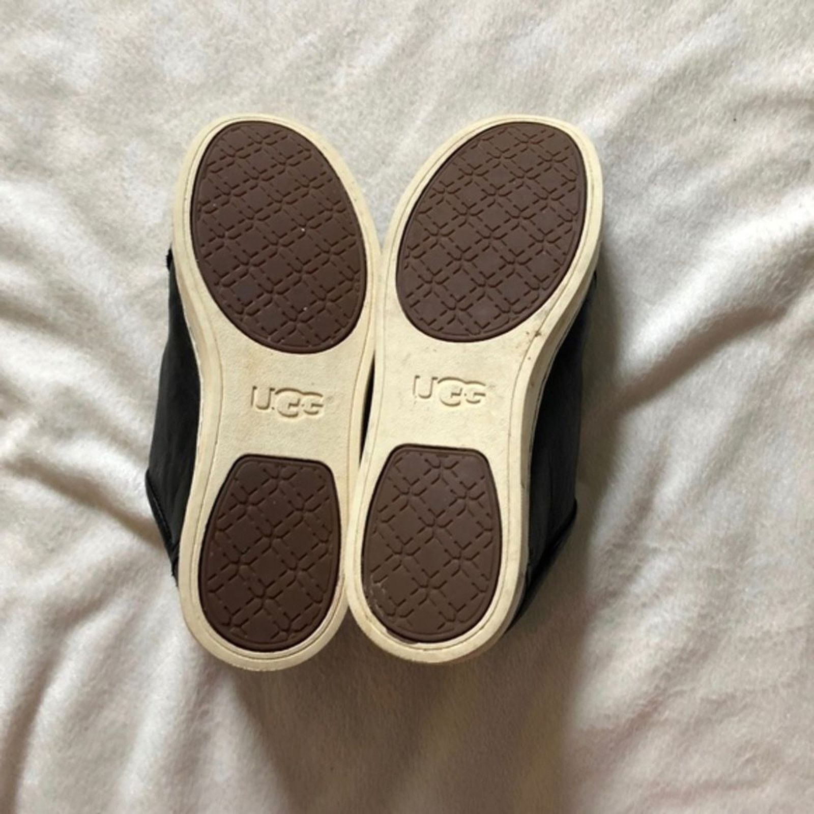 Ugg UGG Black Leather Slip-On Sneakers| Sz 8 Size US 8 / IT 38 - 4 Thumbnail
