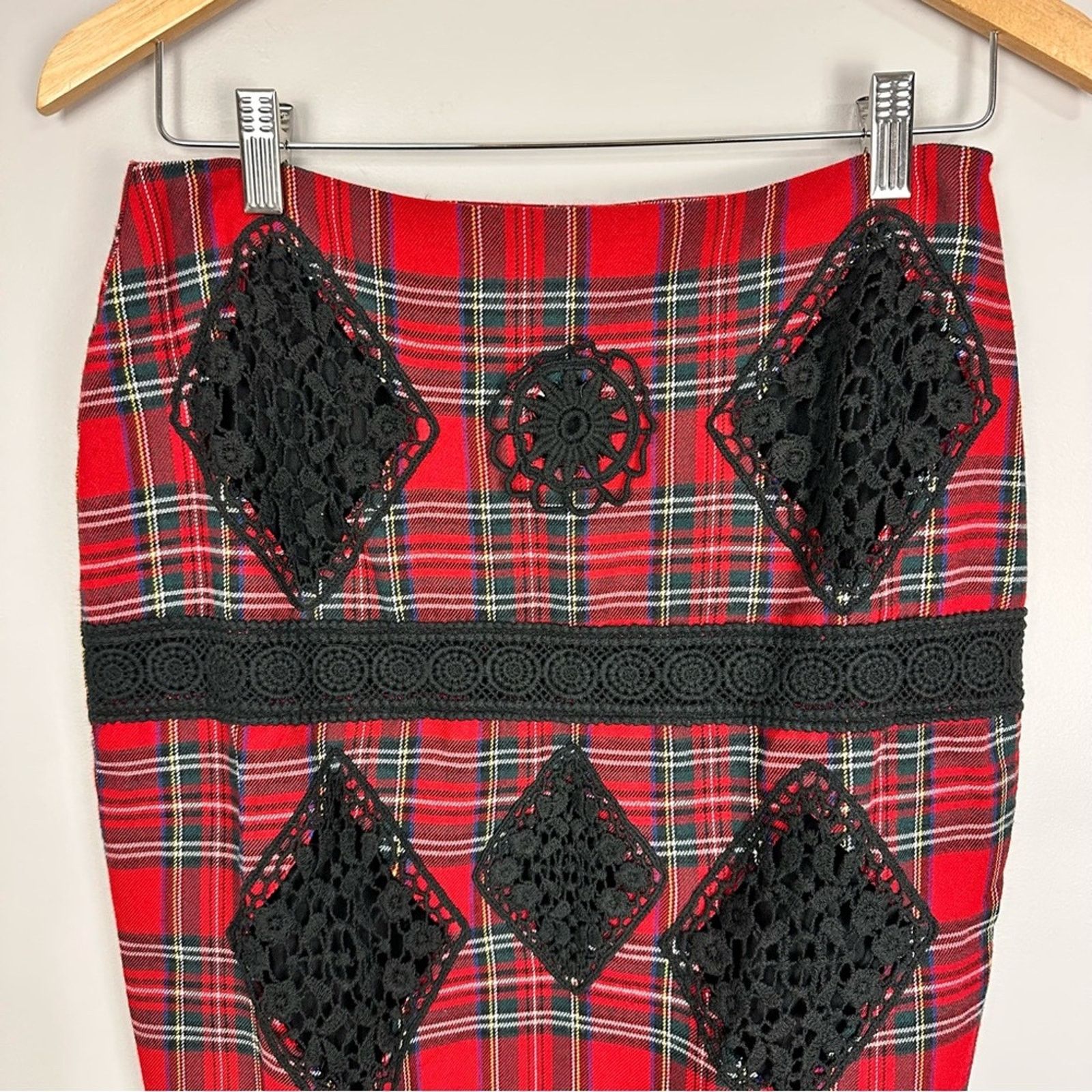 Other Endless Rose Red Plaid Pencil Skirt Crochet Appliqué Medium Size 28" / US 6 / IT 42 - 4 Thumbnail