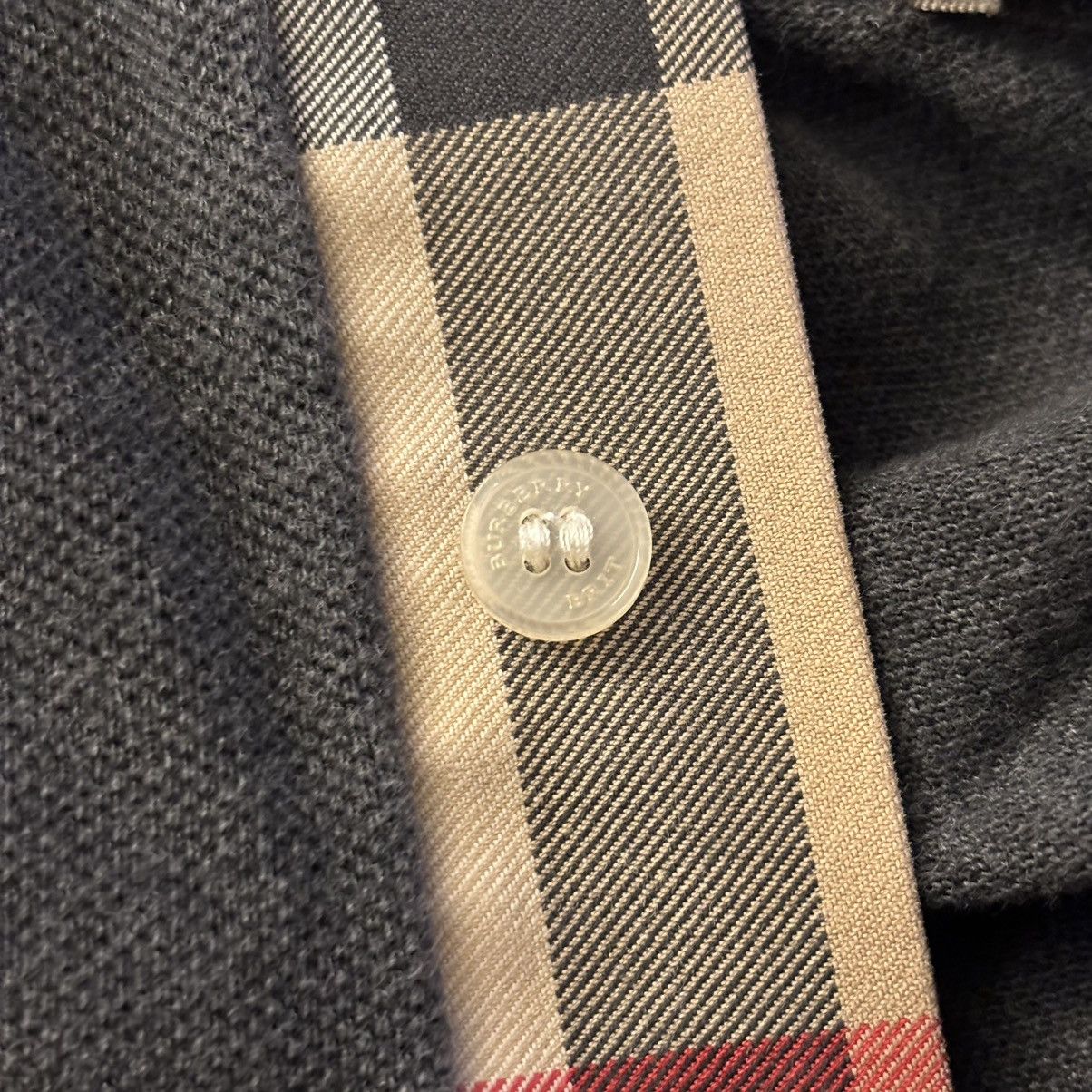 Burberry Burberry Button up T Shirt Size Medium Fits Small Size US S / EU 44-46 / 1 - 5 Thumbnail