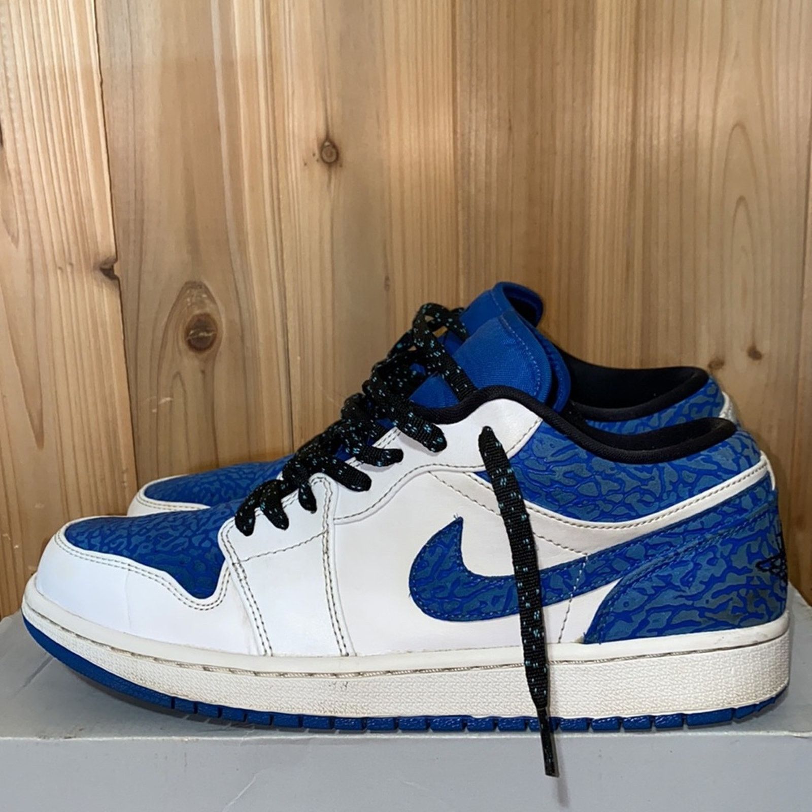 Jordan Brand 2014 Jordan 1 retro low white sport blue elephant print Size US 9.5 / EU 42-43 - 5 Thumbnail