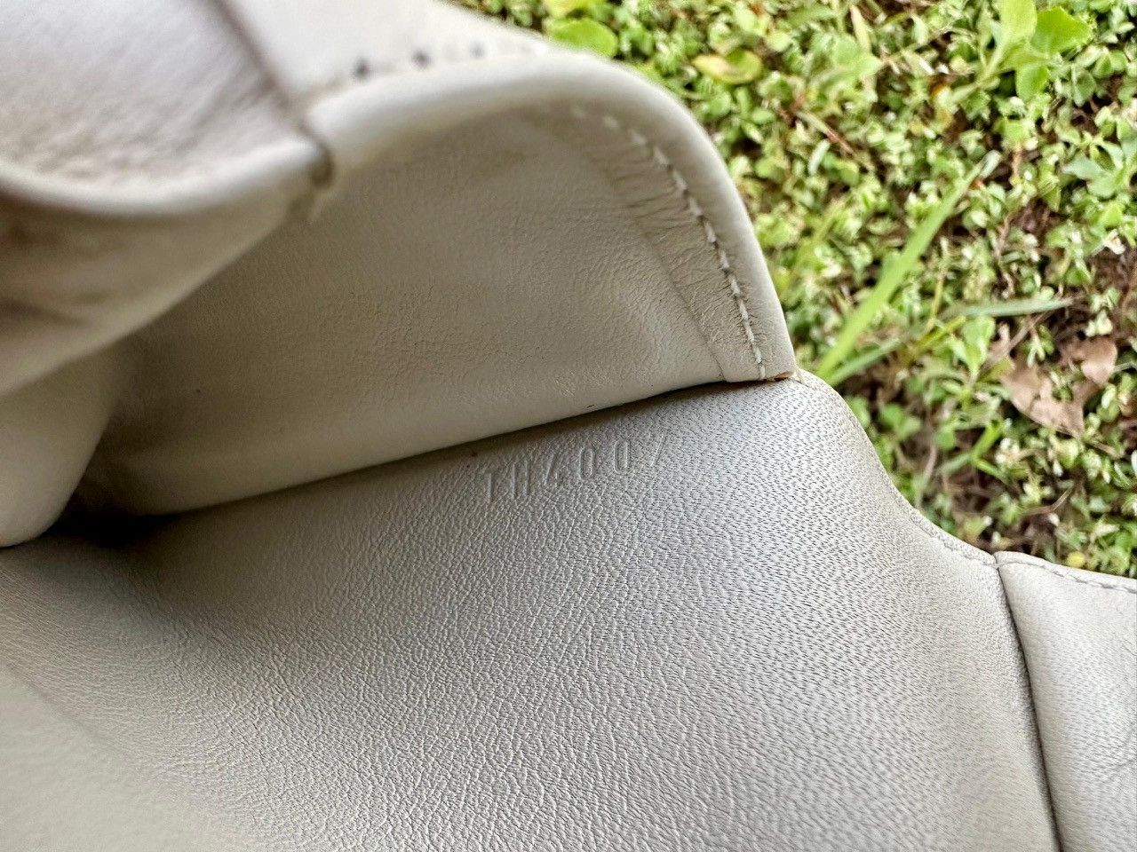 Louis Vuitton Authentic Louis Vuitton Monogram Mahina Amelia Wallet Size ONE SIZE - 8 Thumbnail