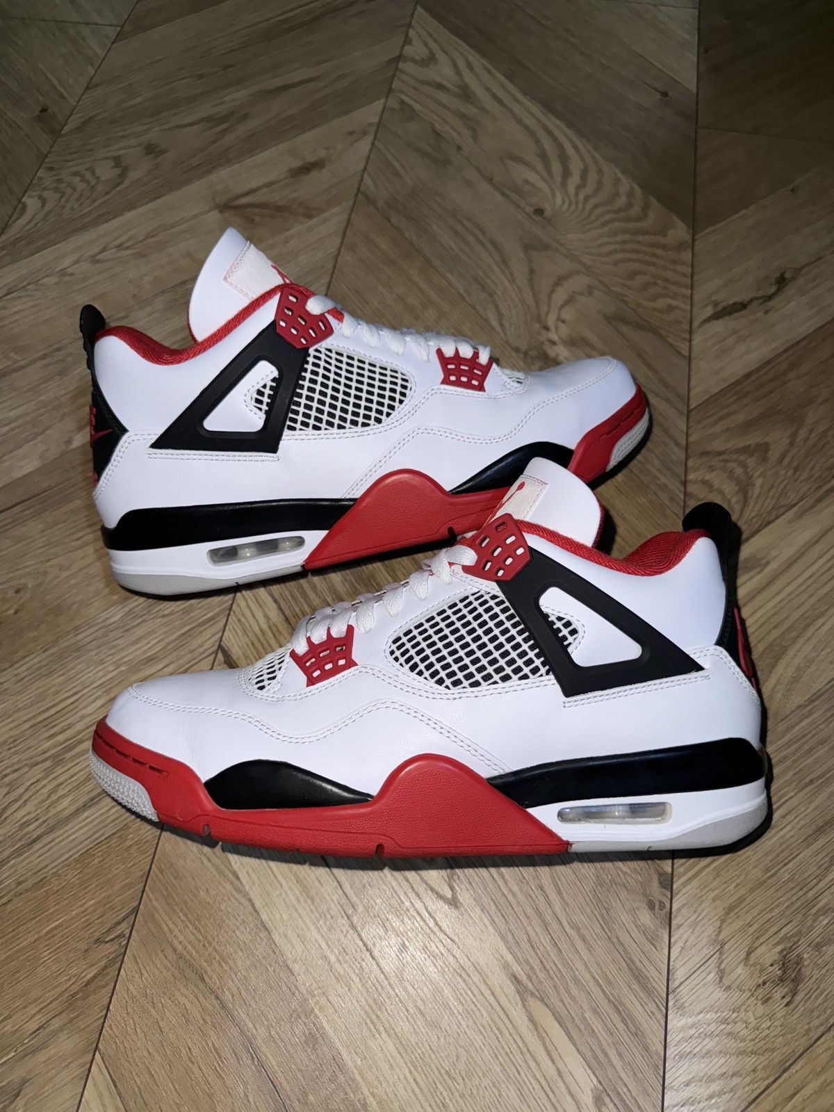 Jordan Brand JORDAN 4 Fire red Size 9.5US 2020 Size US 9.5 / EU 42-43 - 5 Thumbnail