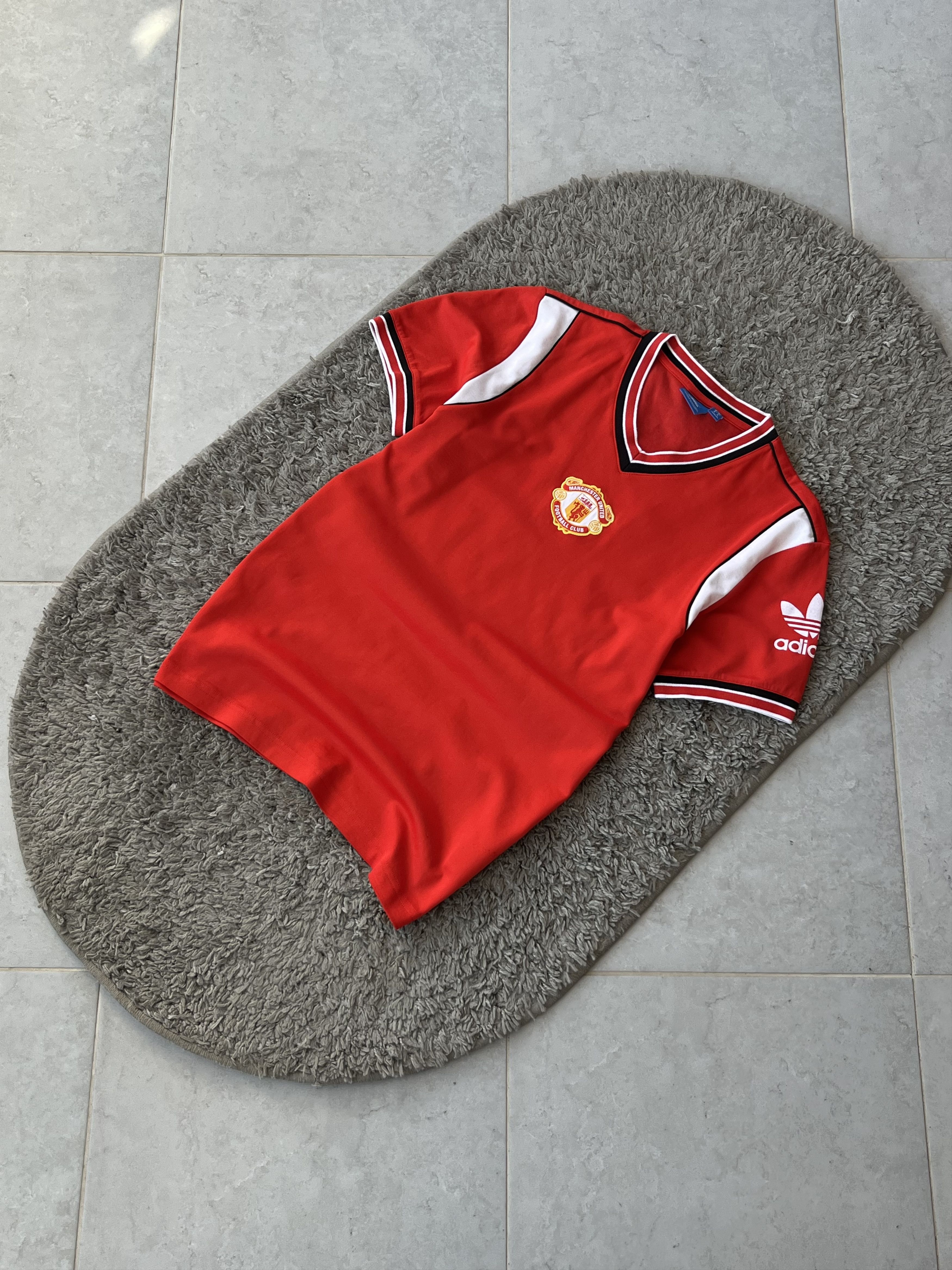 Adidas ADIDAS x MANCHESTER UNITED 2015/16 T-shirt V Neck Red Color Size US M / EU 48-50 / 2 - 2 Thumbnail
