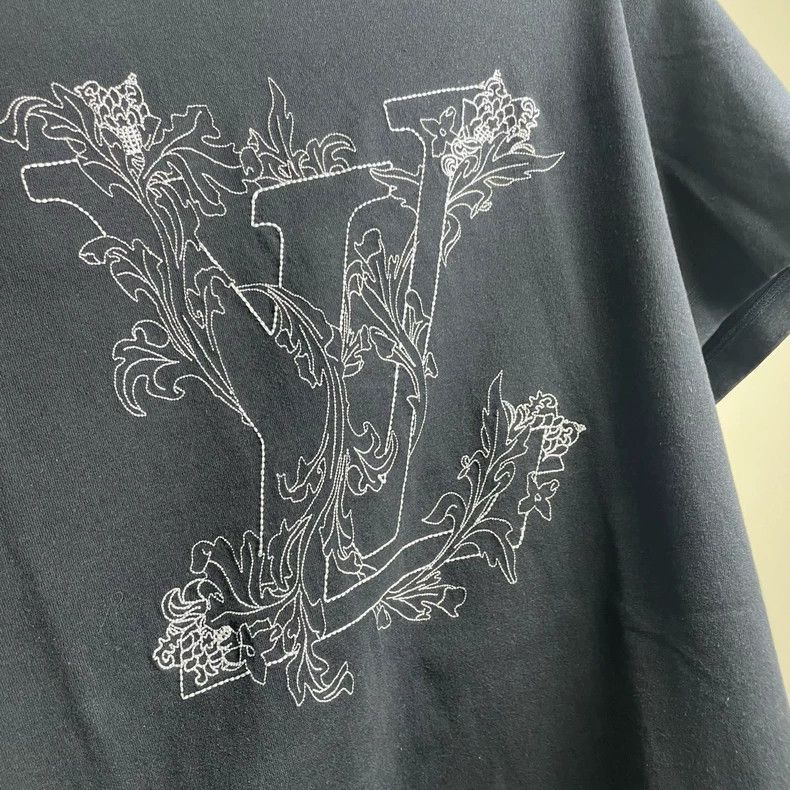 Louis Vuitton Louis Vuitton Large floral embroidered short sleeves Size US L / EU 52-54 / 3 - 1 Thumbnail