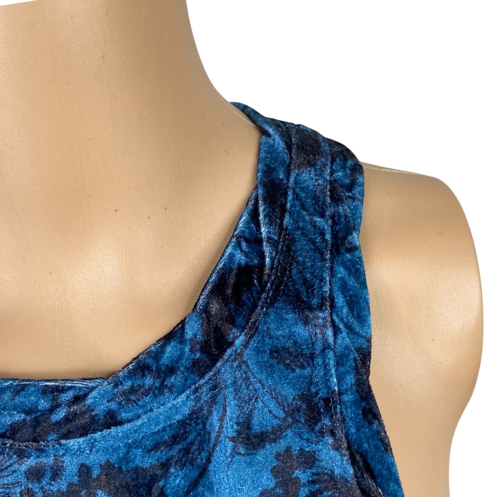 Anthropologie Anthropologie Pilcro NWT Blue Floral Velvet Tank Top SZ S Size S / US 4 / IT 40 - 6 Thumbnail