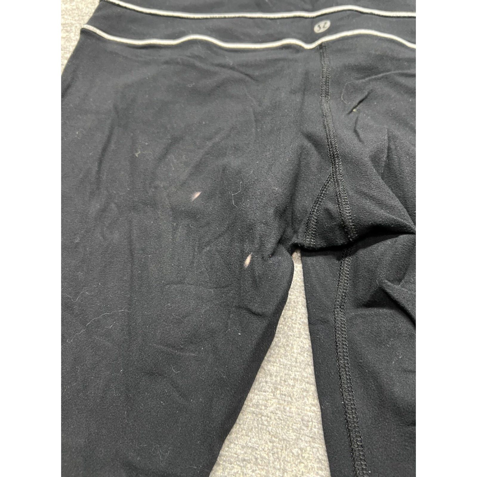 Lululemon LULULEMON Gather & Crow Crop Leggings Women’s 6 Gray 23” Black 26 in Waist XS? No — keep as is Size 28" / US 6 / IT 42 - 7 Thumbnail