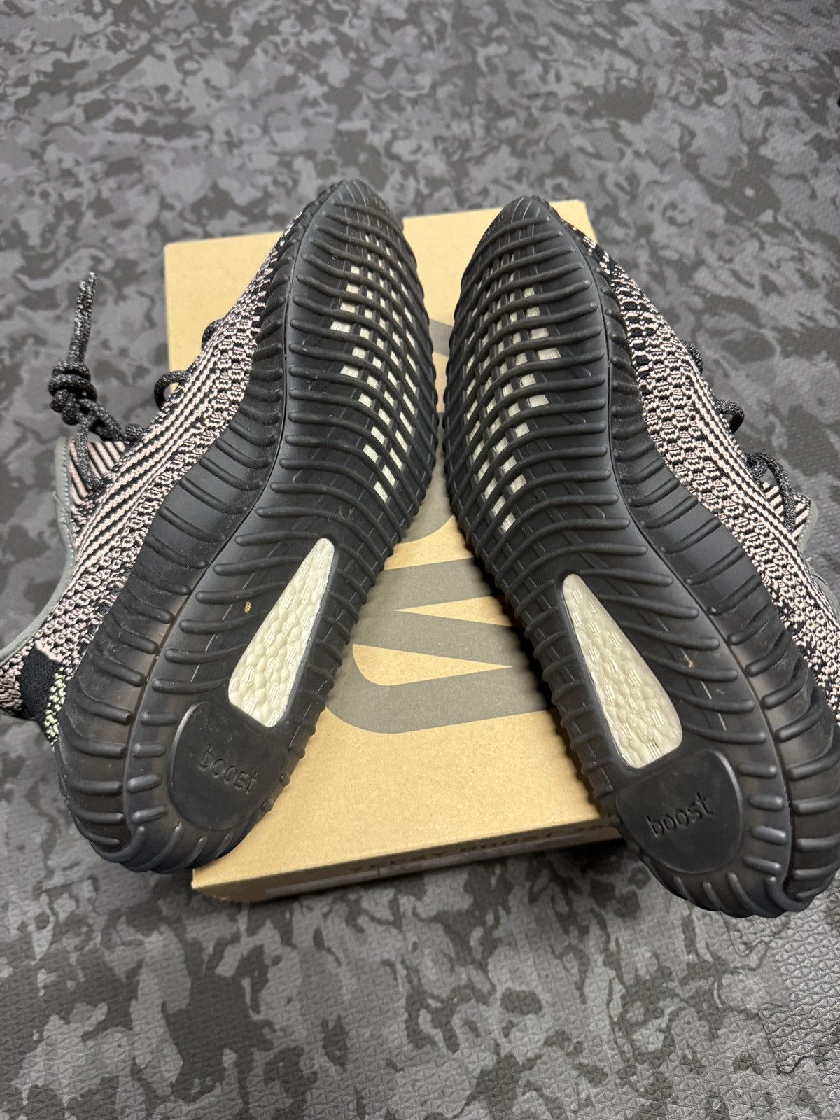 Adidas Yeezy 350 Yecheil Size US 10.5 / EU 43-44 - 6 Thumbnail