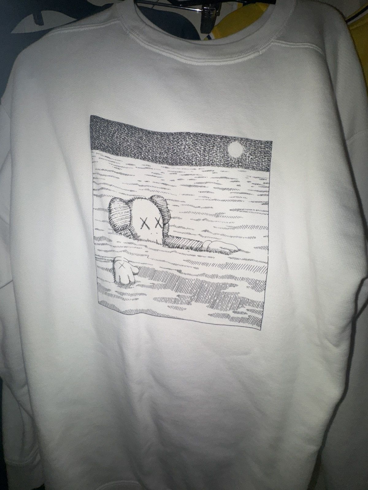Kaws × Uniqlo Kaws Uniqlo Crewneck Size US L / EU 52-54 / 3 - 2 Thumbnail
