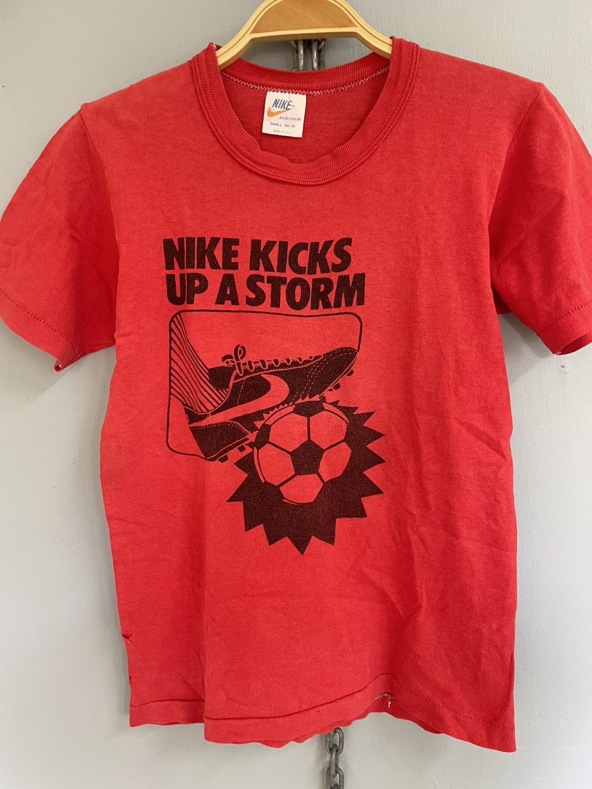 Nike Vintage 70s Nike kicks up a storm orange tag t shirt Size US XS / EU 42 / 0 - 3 Thumbnail