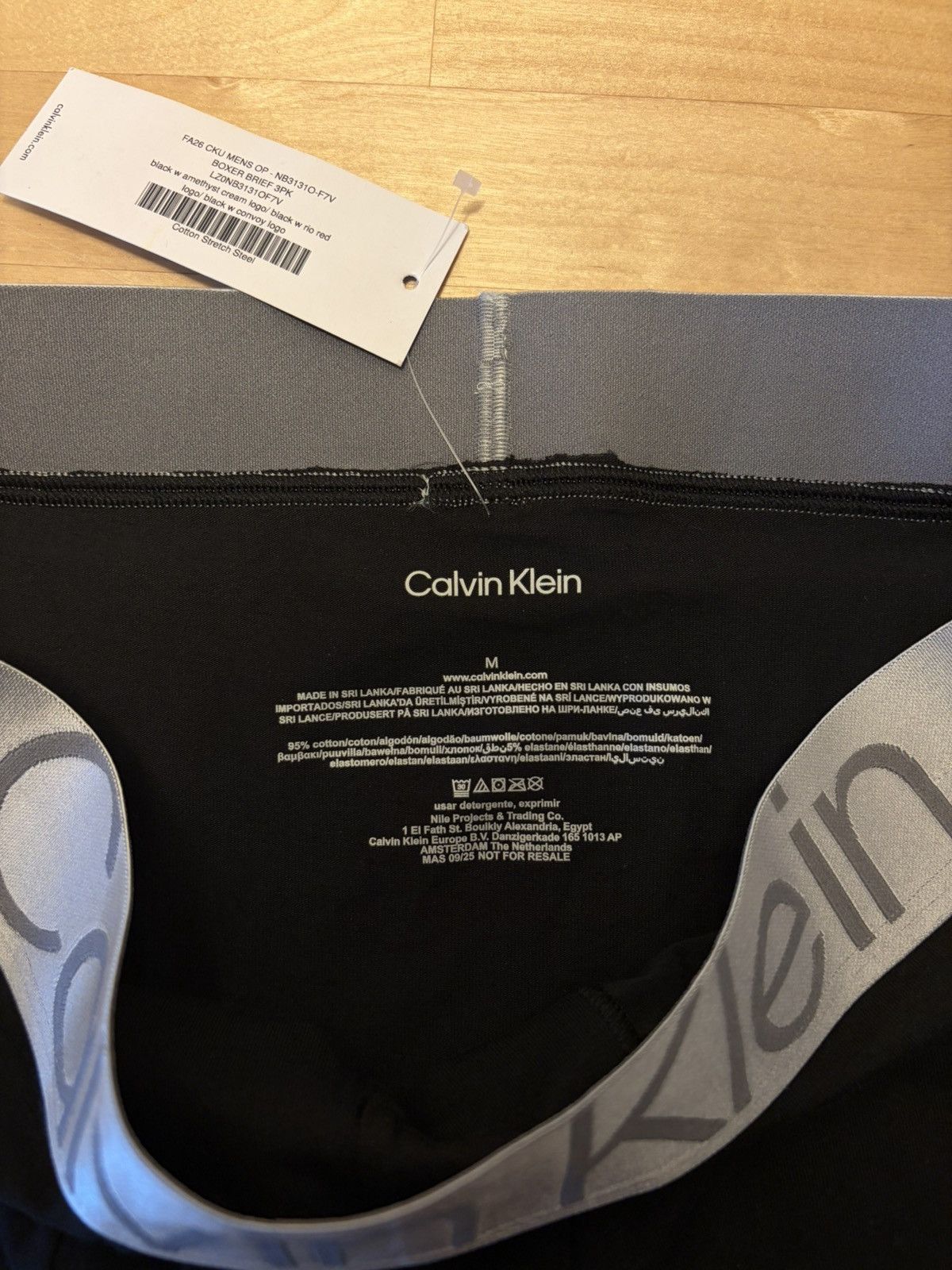 Calvin Klein Calvin Klein BNWT boxer brief black medium logo waistband Size 32 - 2 Thumbnail