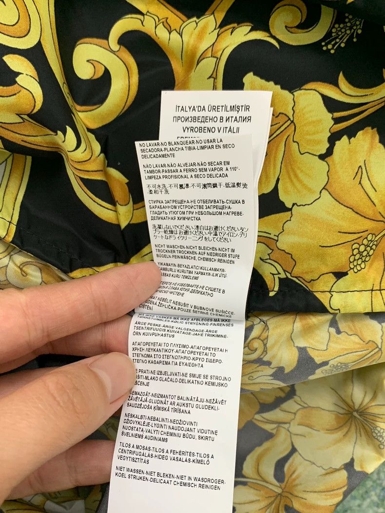Versace Versace Yellow printed letter hooded jacket Size US L / EU 52-54 / 3 - 7 Thumbnail