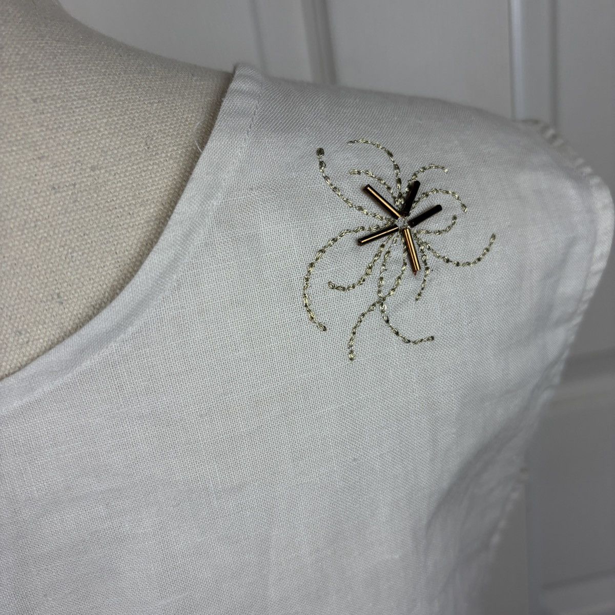 Other Carry back white beaded floral tank top Size M / US 6-8 / IT 42-44 - 3 Thumbnail