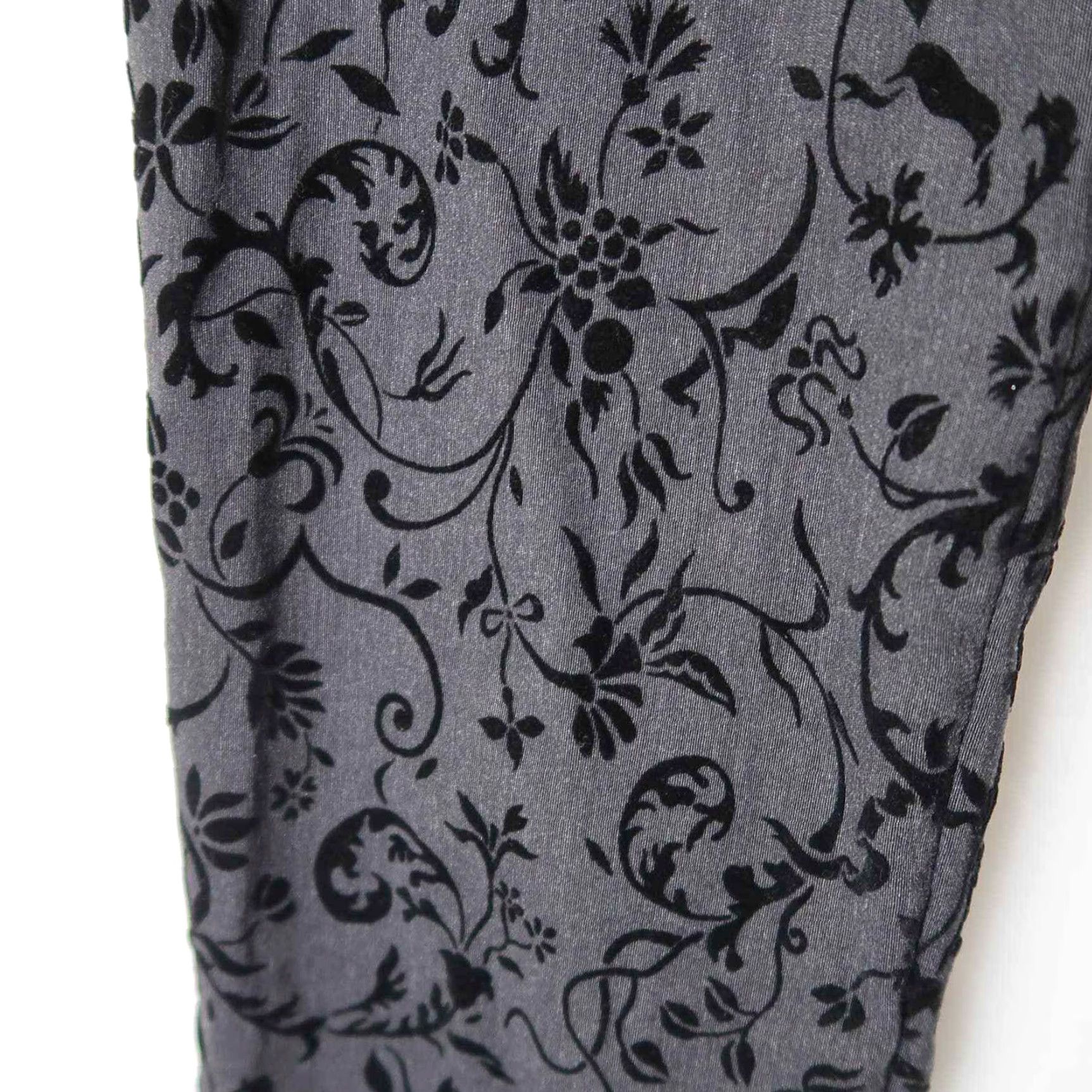 Vintage VINTAGE Karen Kane Pants 4 Black floral leaf velvet slim fit cigarette trouser pants Size 27" / US 4 / IT 40 - 4 Thumbnail
