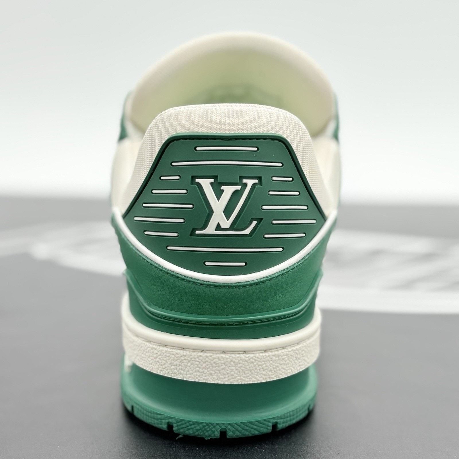 Louis Vuitton (8-8.5 US) Louis Vuitton LV Trainer ' Green ' | EXCELLENT! Size US 8 / EU 41 - 9 Thumbnail