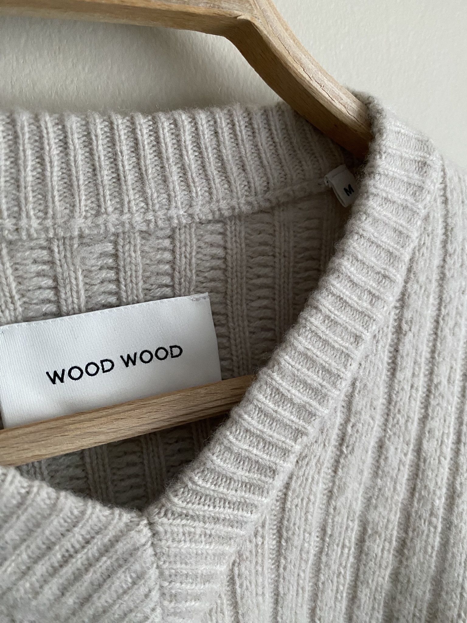 Wood Wood 48/M - Lambswool Cable V-Neck - Nature Size US M / EU 48-50 / 2 - 5 Thumbnail