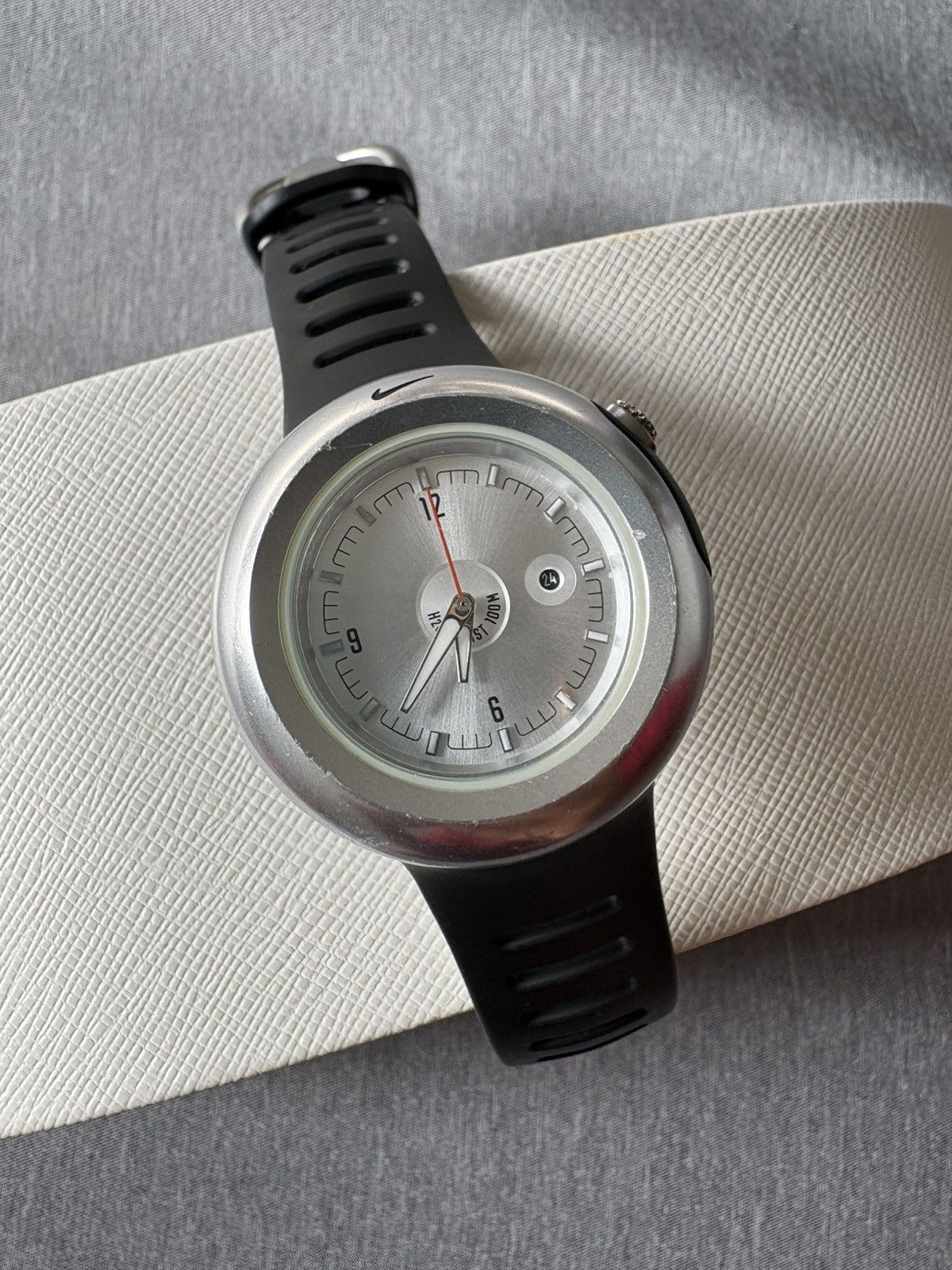 Nike Triax Vj22-0010 Vintage Y2K Quartz Analog Date Watch in Silver, Men's