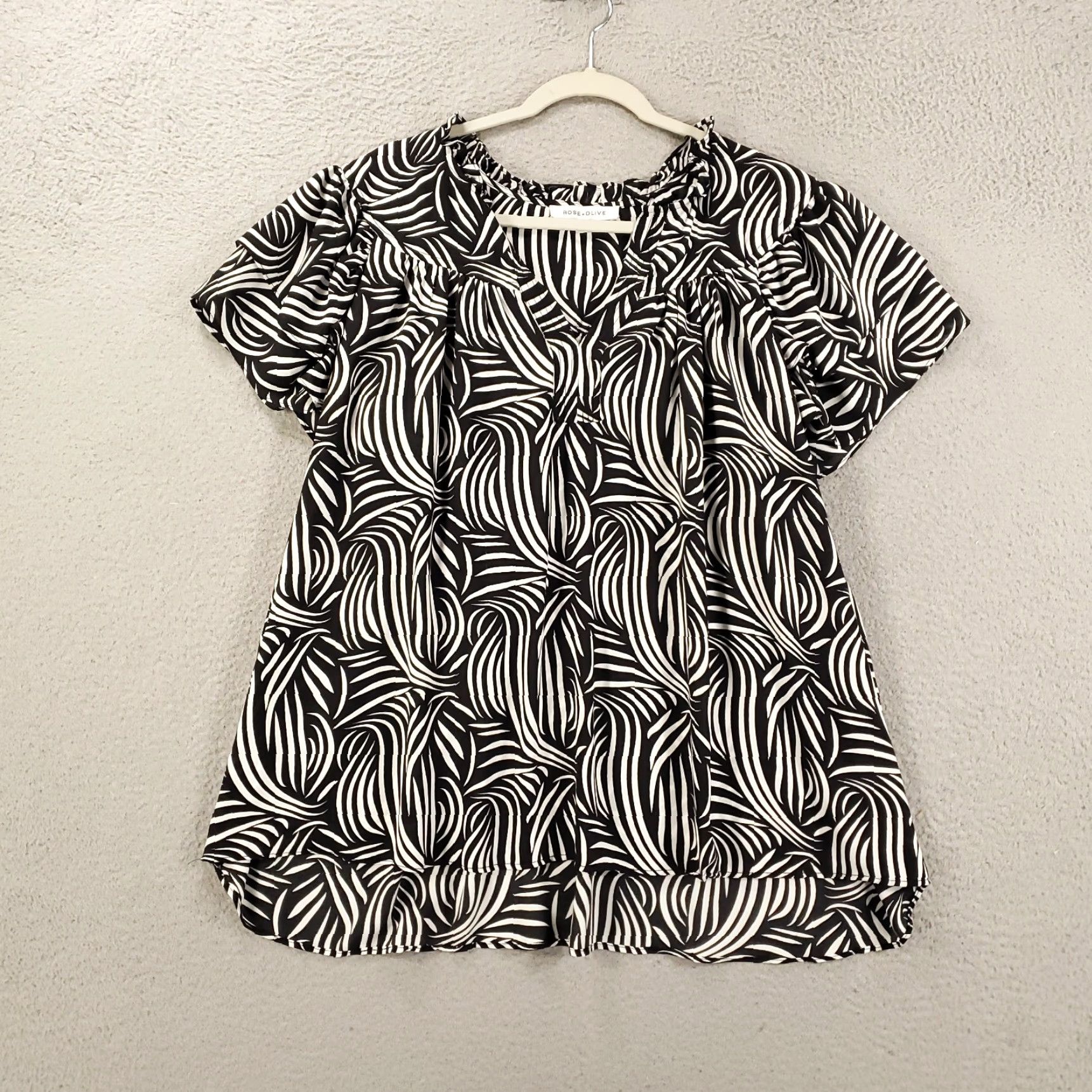 Vintage Rose And Olive Blouse Womens 2X Black White Geometric V-Neck Lightweight Top Size XXL / US 16-18 / IT 52-54 - 2 Thumbnail