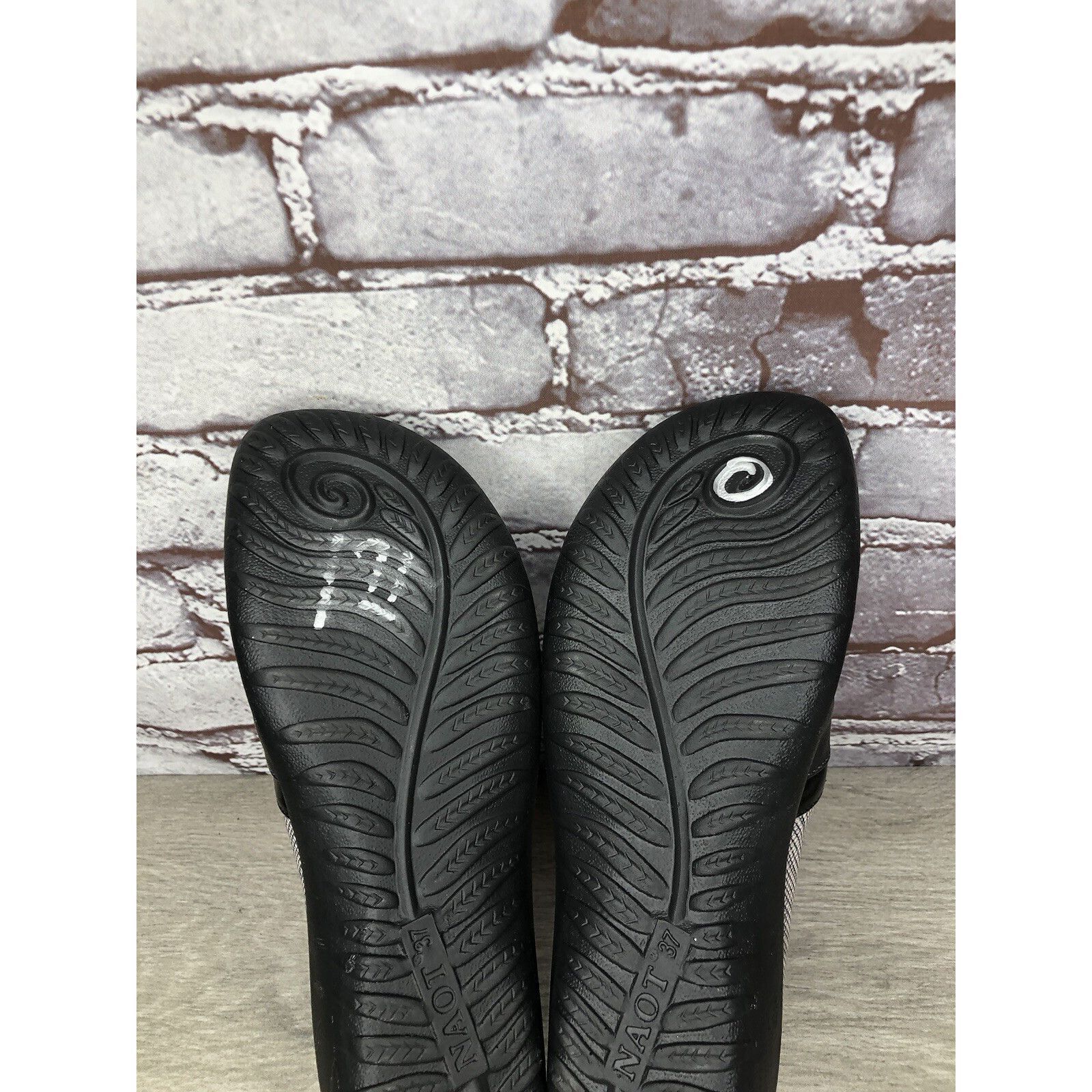 Other Naot Prescott Black Leather Grey Synthetic Comfort Casual Cl Size US 6 / IT 36 - 17 Thumbnail