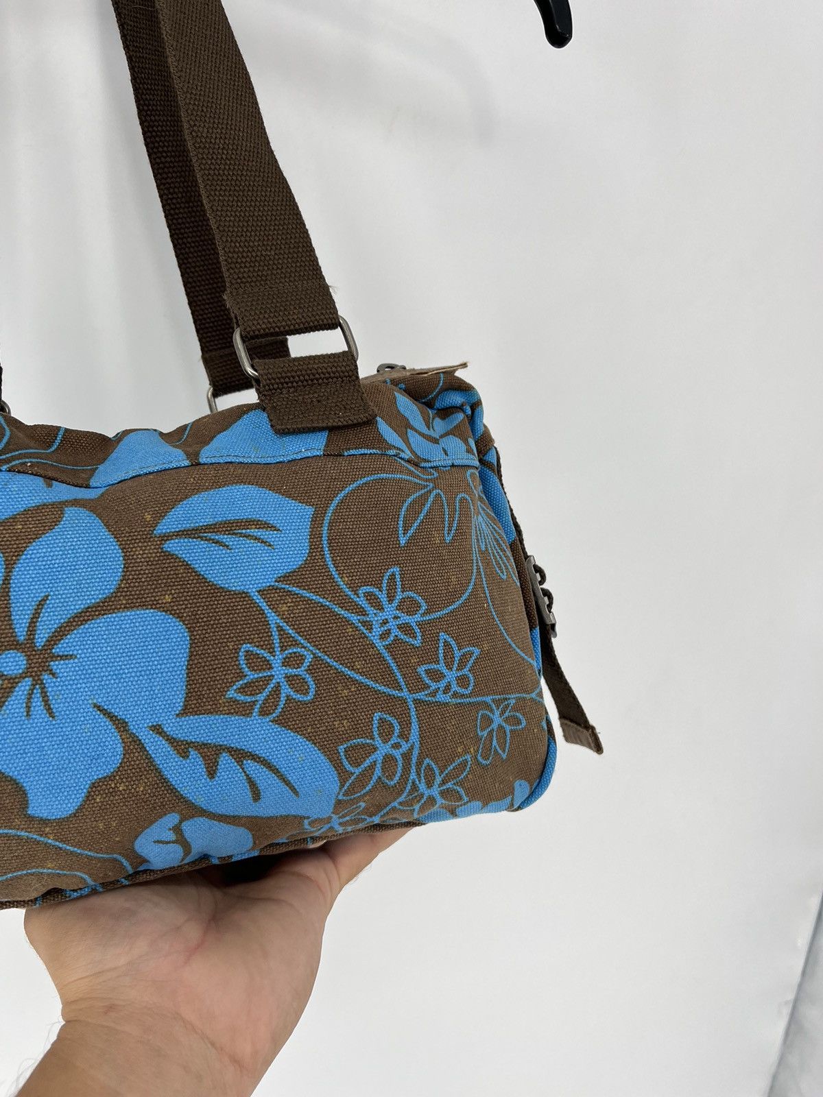 Quiksilver Vintage Y2K Roxy Quiksilver Abstract Shoulder Messenger Bag Size ONE SIZE - 8 Thumbnail