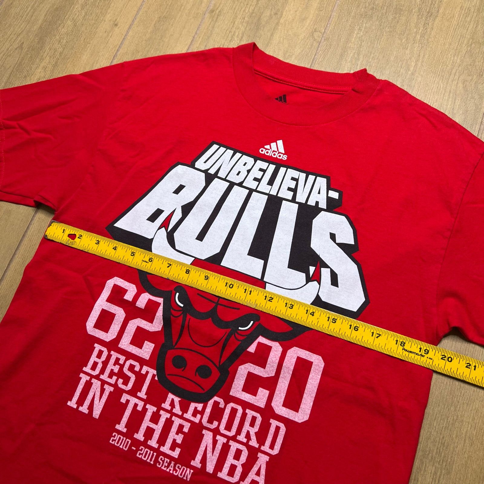Adidas Vintage Adidas Chicago Bulls Y2K Red T-Shirt Sz Medium Size US M / EU 48-50 / 2 - 5 Thumbnail