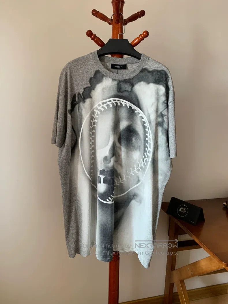 Givenchy Givenchy Skull Naked Lady Short Sleeve Size XS / US 0-2 / IT 36-38 - 1 Thumbnail