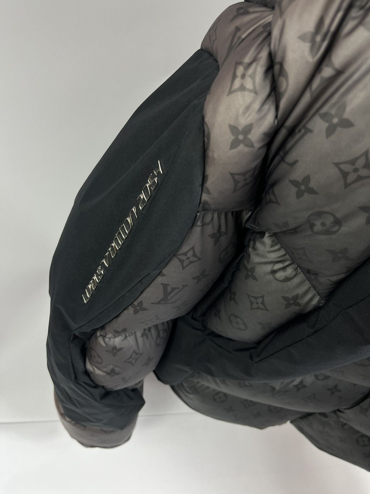 Louis Vuitton 2054 Heat & water sensitive technical puffer ski jacket Size US XXL / EU 58 / 5 - 4 Thumbnail