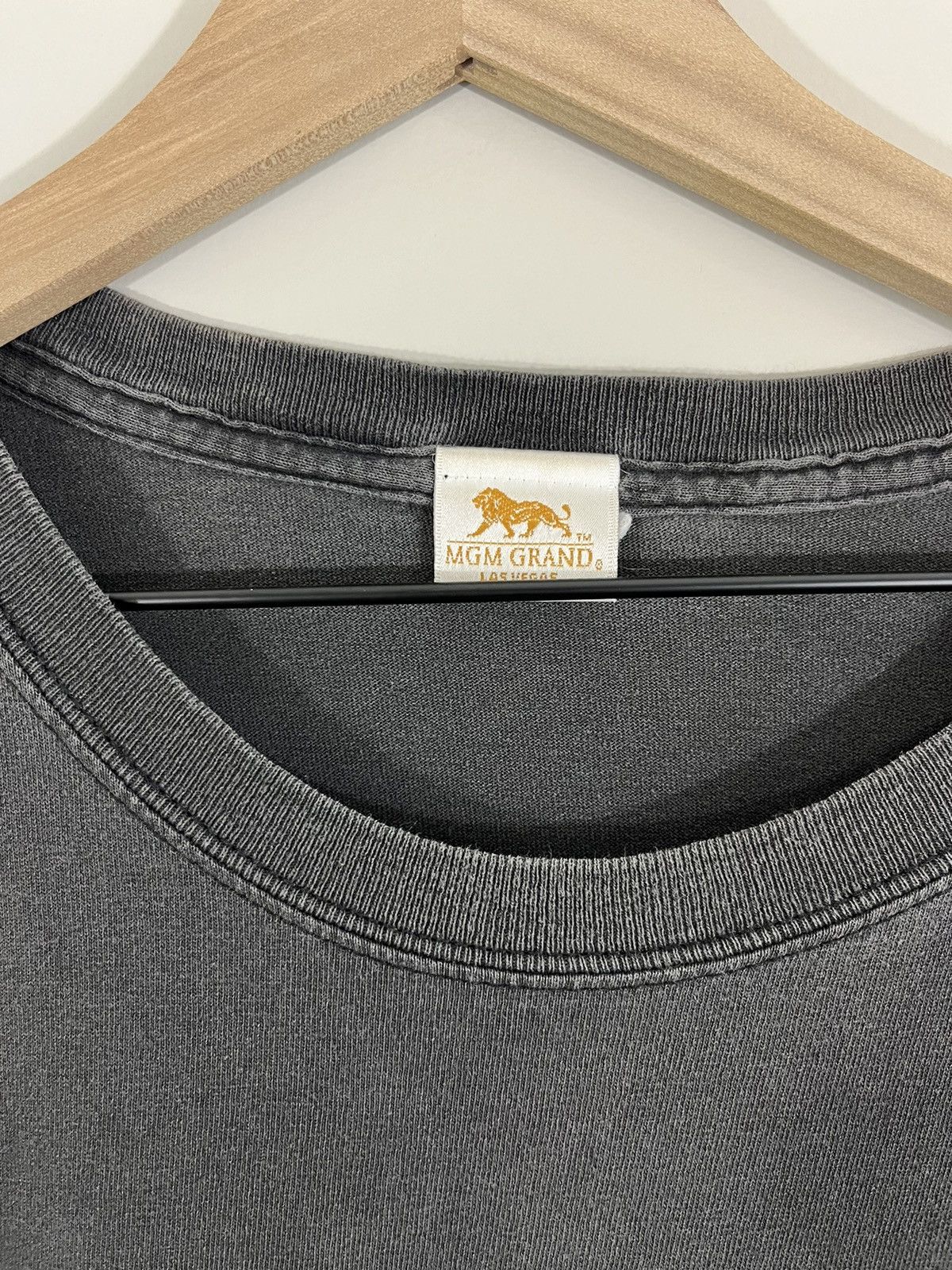Vintage Sun Faded MGM Lion Distressed Tee Size US L / EU 52-54 / 3 - 5 Thumbnail