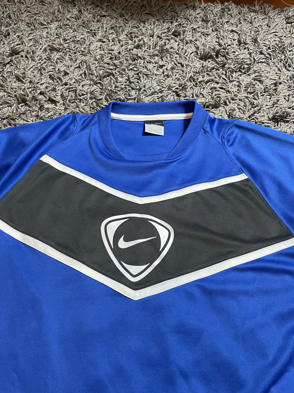 Nike NIKE VINTAGE Y2K SWOOSH LOGO POLYESTER T-SHIRT Size US L / EU 52-54 / 3 - 2 Thumbnail