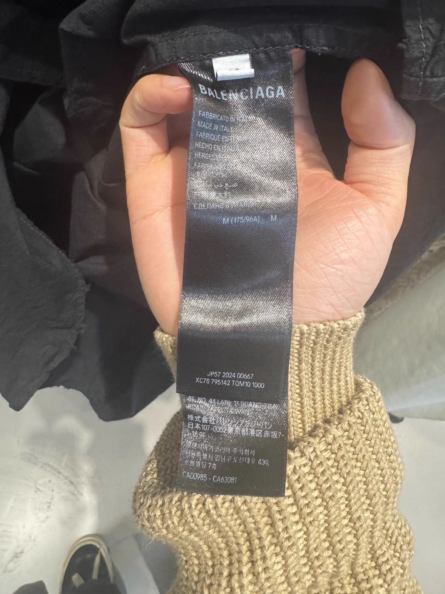 Balenciaga Balenciaga 24FW Black Distressed Oversized Shirt M Unisex Size US M / EU 48-50 / 2 - 4 Thumbnail