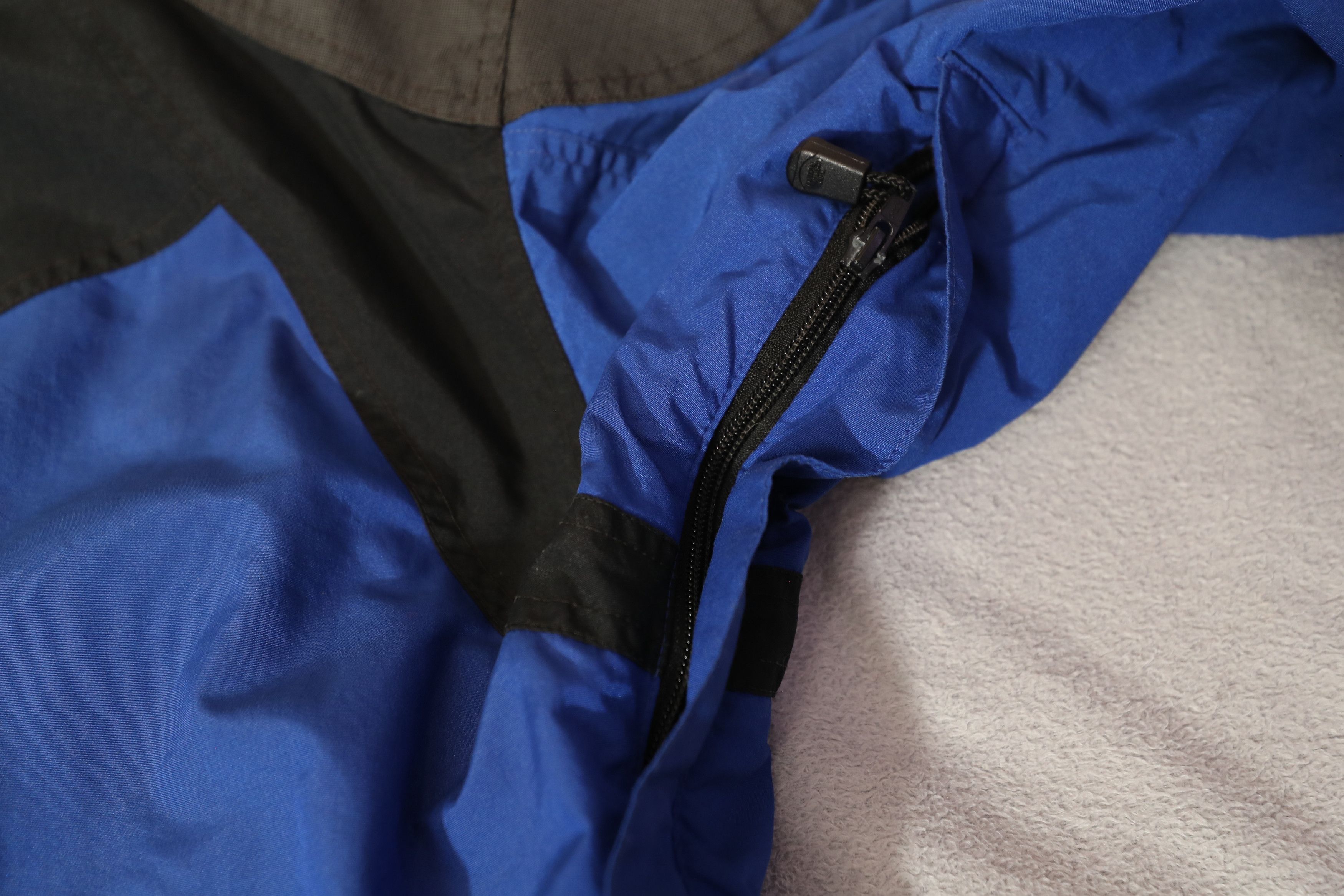 The North Face Vintage TNF Extreme Light Series Shell Jacket (L) Size US L / EU 52-54 / 3 - 13 Thumbnail