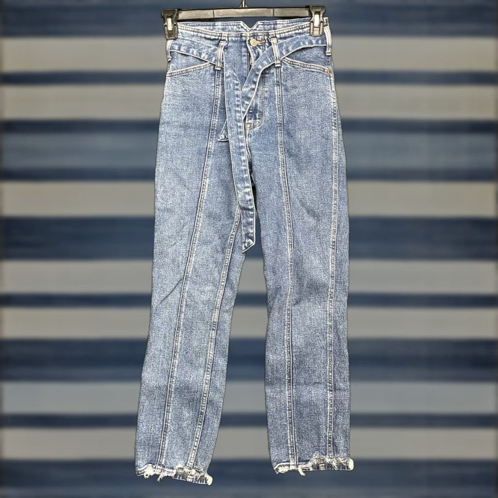 Abercrombie & Fitch Abercrombie & Fitch Jeans Womens 26 Regular 90s Straight Ultra High Rise Mom Belted Blue Denim Size 26" / US 2 / IT 38 - 1 Thumbnail