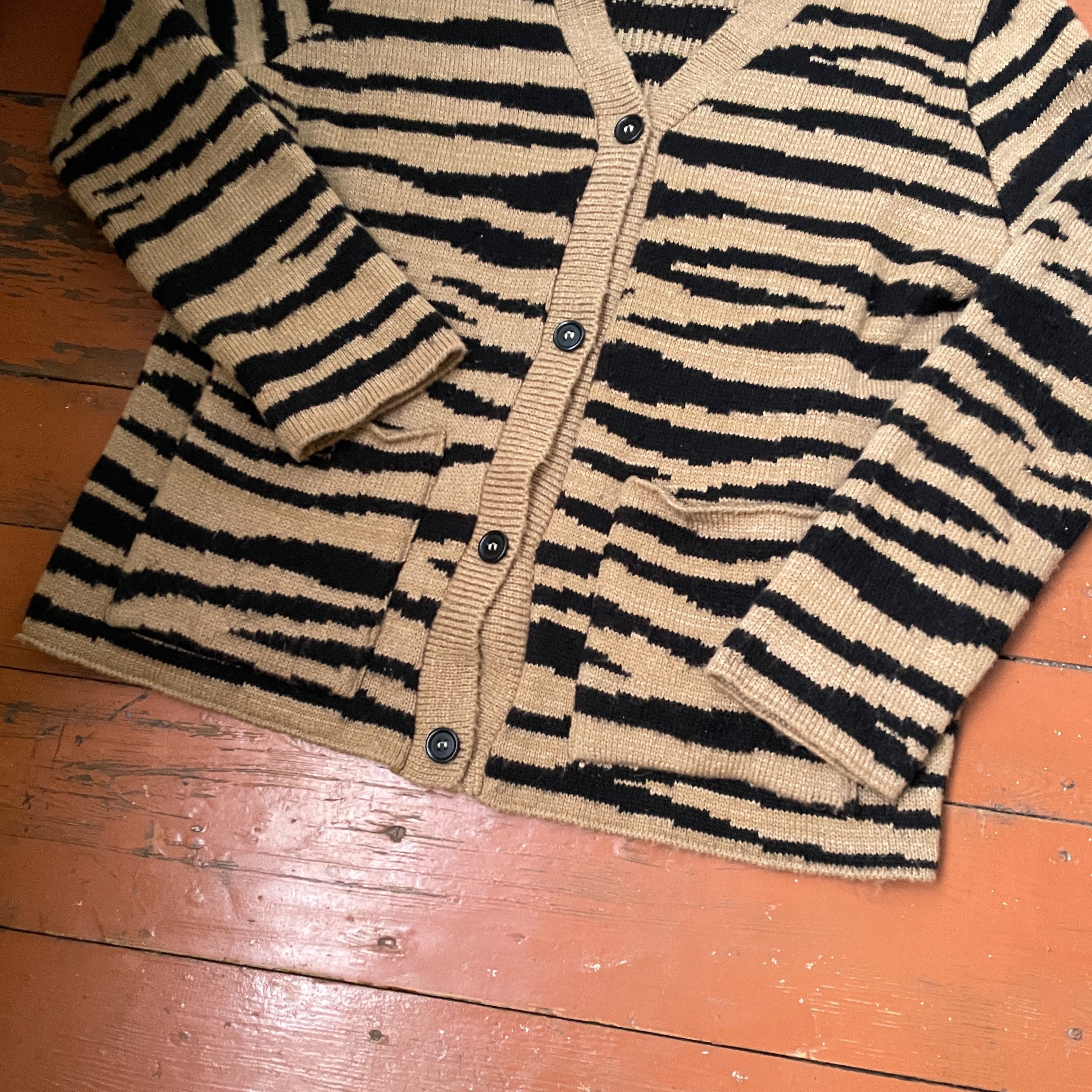 Other Tiger patern Cardiran sweater y2k knit Size US M / EU 48-50 / 2 - 3 Thumbnail