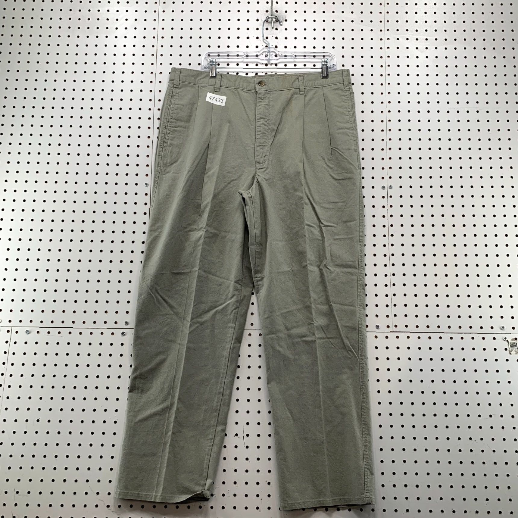 Dockers Dockers Pants Mens 38x30 Khaki Pleated Classic Straight Leg Chino Beige 30 Inseam Nwt Casual Belted Front Type: Pleated Mens Size US 38 / EU 54 - 2 Thumbnail