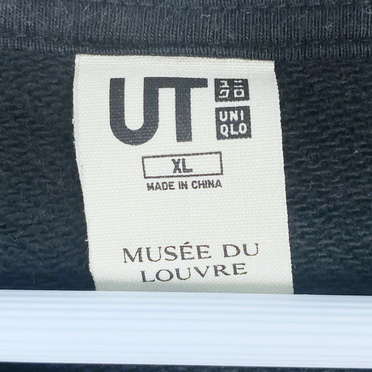 Uniqlo Louvre Museum Big Logo Sweatshirt Crewneck Pullover Jumper Size US L / EU 52-54 / 3 - 5 Thumbnail