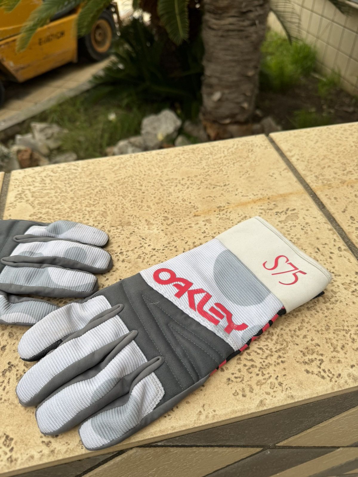 Oakley Oakley Gloves Grey Vintage Size ONE SIZE - 2 Thumbnail