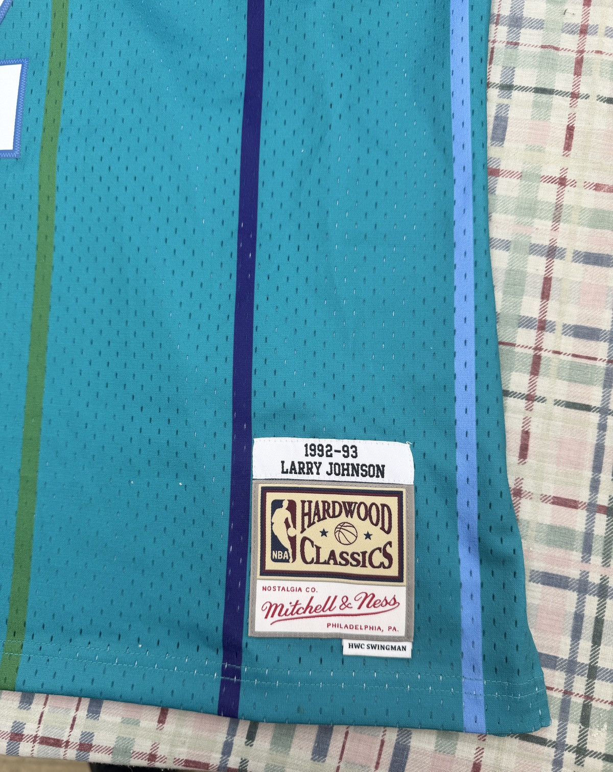 Mitchell & Ness Mitchell & Ness Charlotte Hornets Larry Johnson NBA Jersey Size US XL / EU 56 / 4 - 3 Thumbnail