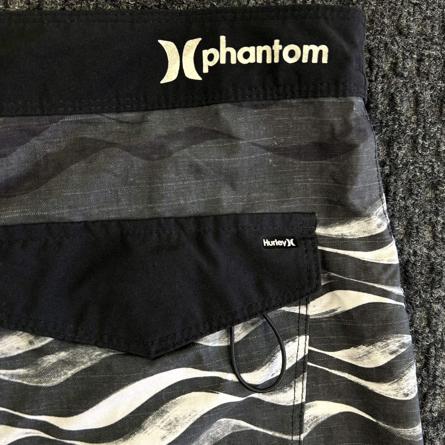 Hurley VINTAGE Hurley Board Shorts Swim Trunks 34 Gray Black Waves 90s Beach Surfing Mens Size US 34 / EU 50 - 3 Thumbnail