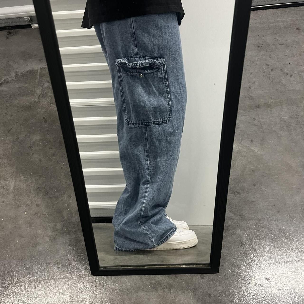 Vintage Vintage Y2K/2000s Super Baggy WideLeg Skater Style Medium Wash Cargo Denim Jeans! Size US 34 / EU 50 - 2 Thumbnail