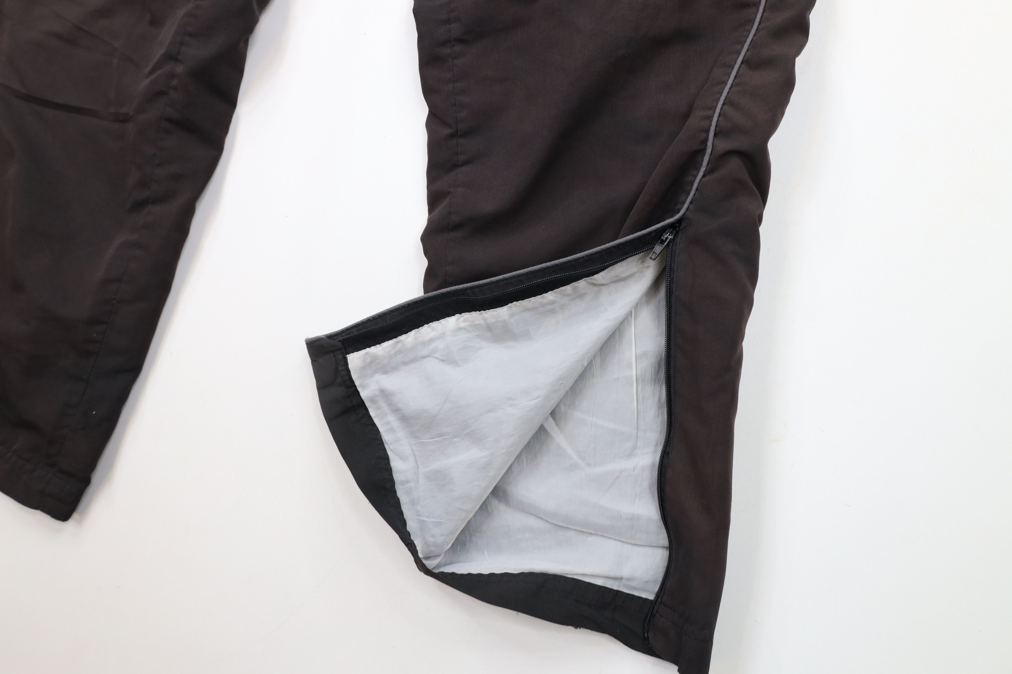 Umbro × Vintage Vintage 90s Umbro Spell Out Lined Soccer Pants Black Size US 34 / EU 50 - 5 Thumbnail