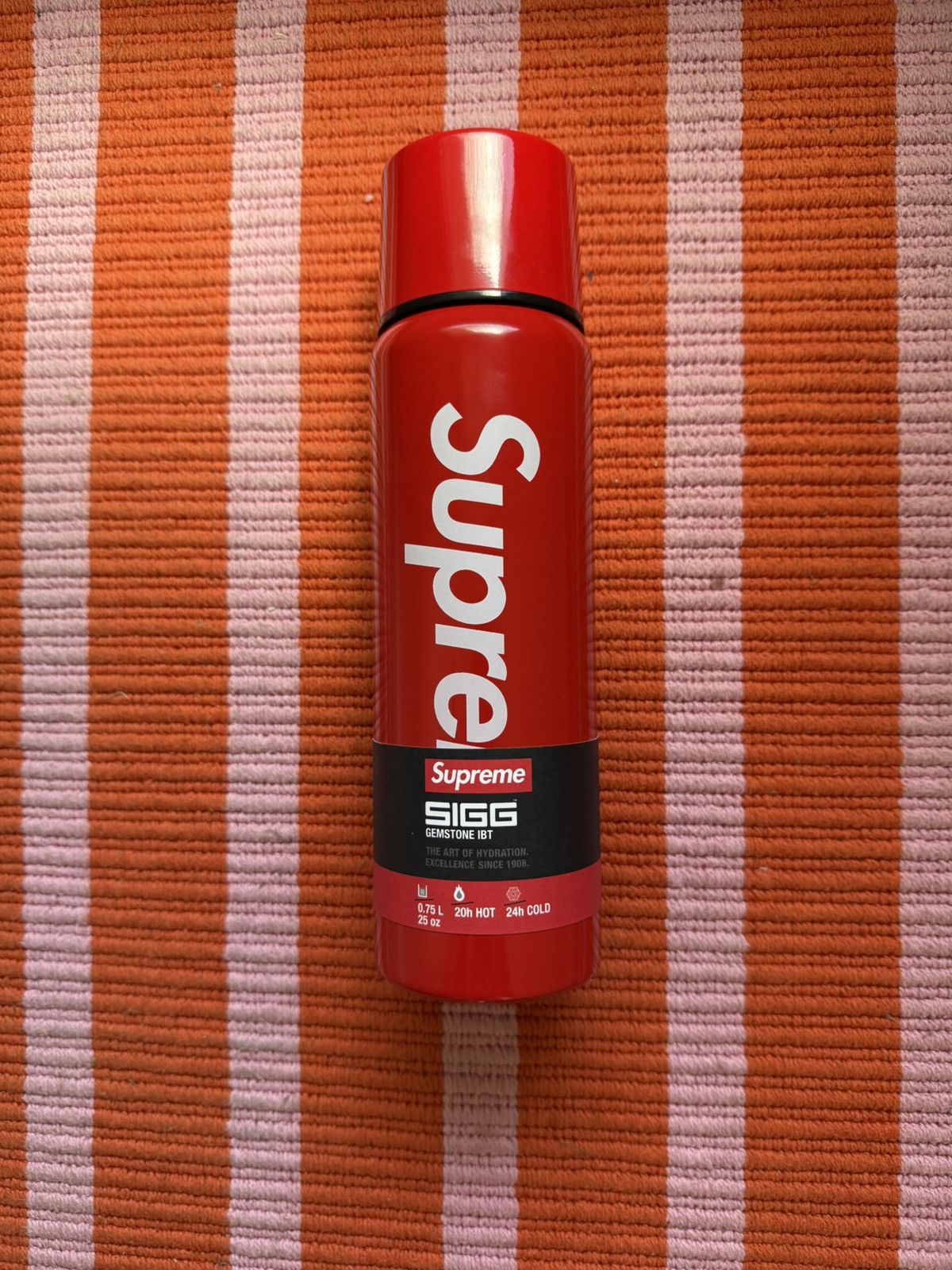 Supreme Supreme/SIGG Vacuum Insulated Bottle Size ONE SIZE - 1 Thumbnail