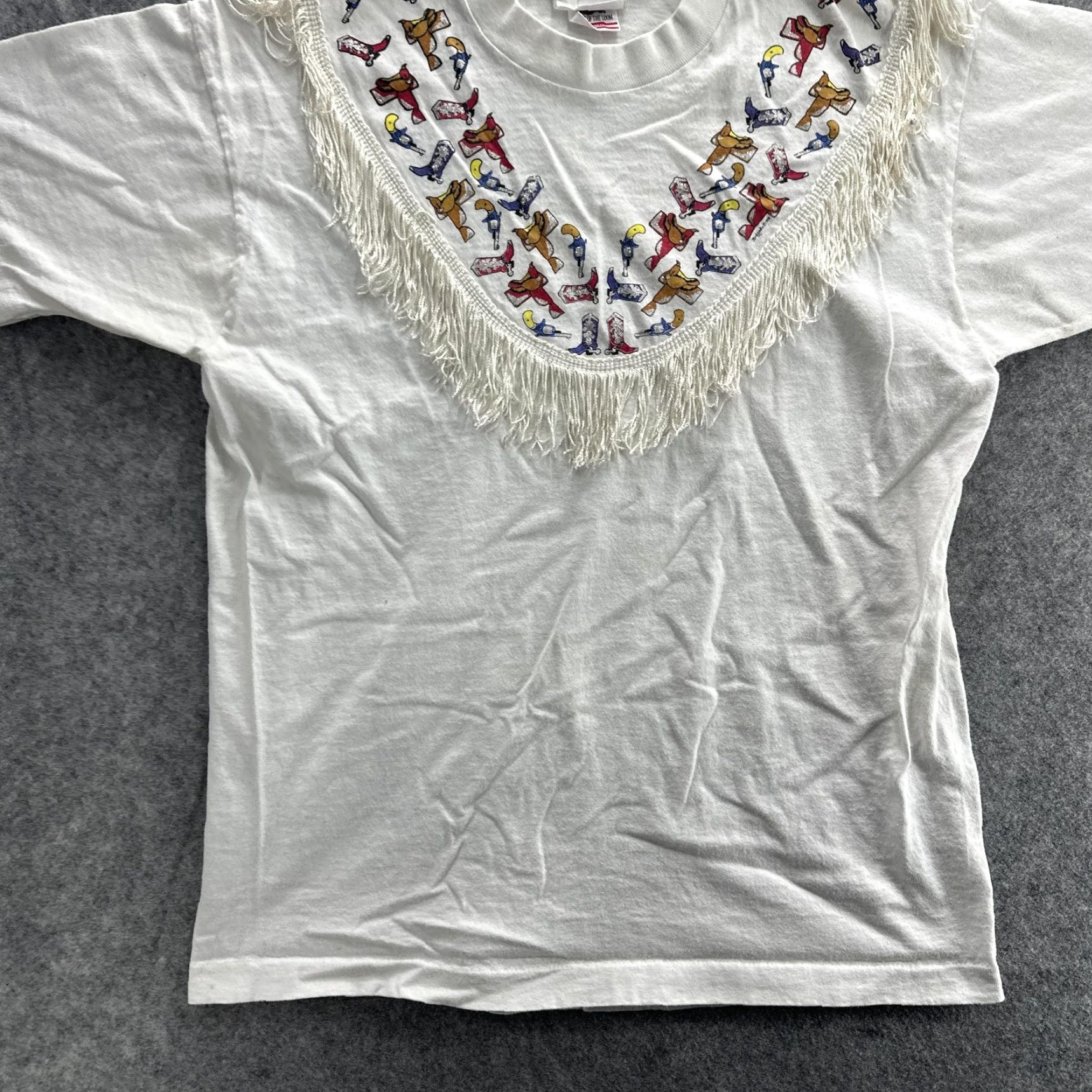 Vintage VINTAGE Buffalo Shirt Womens Large White Fringe Western Cowboy Pistols 90s USA Shirt Womens Large White Fringe Western Cowboy Pistols 90s USA Size L / US 10 / IT 46 - 4 Thumbnail